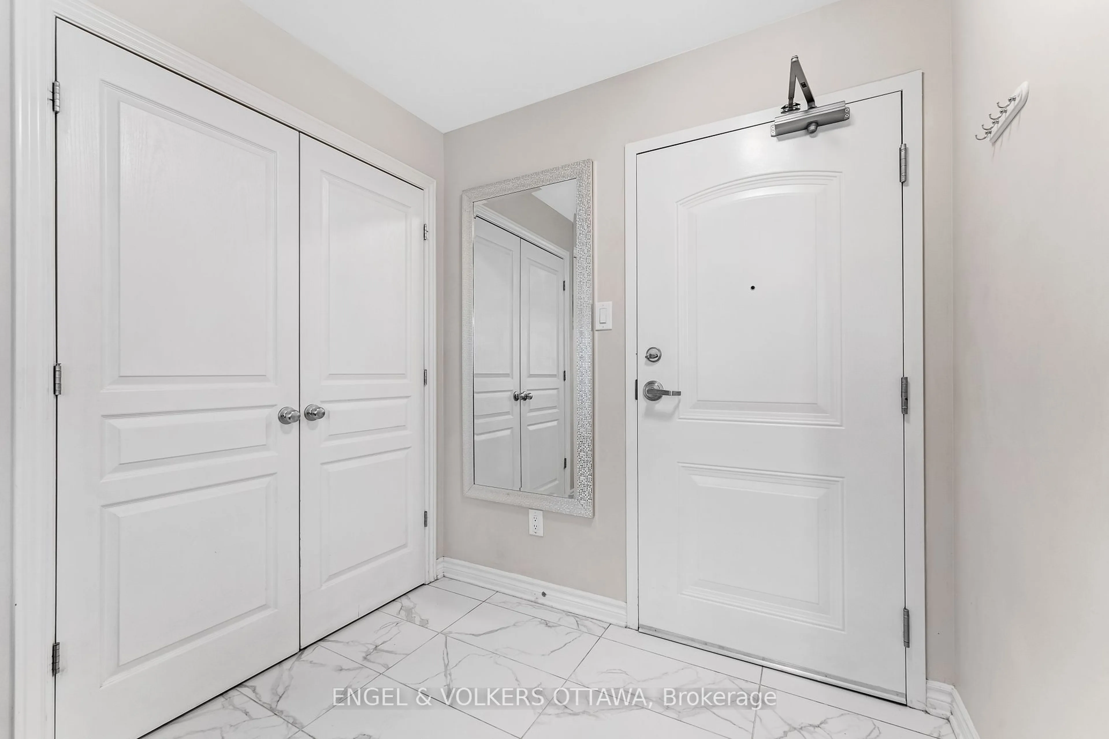 Indoor entryway for 345 Tribeca Private #7, Barrhaven Ontario K2J 6B4