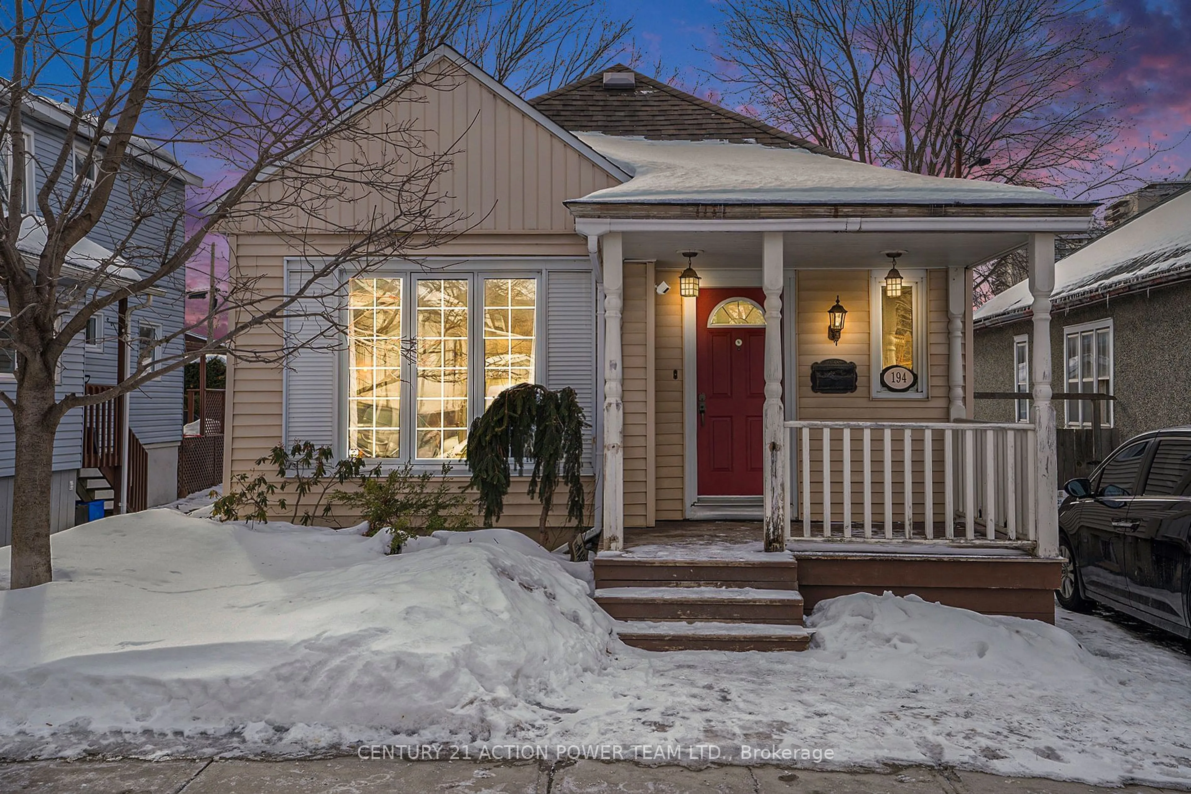 Indoor entryway for 194 Heritage Maple Way, Vanier and Kingsview Park Ontario K1L 6M5