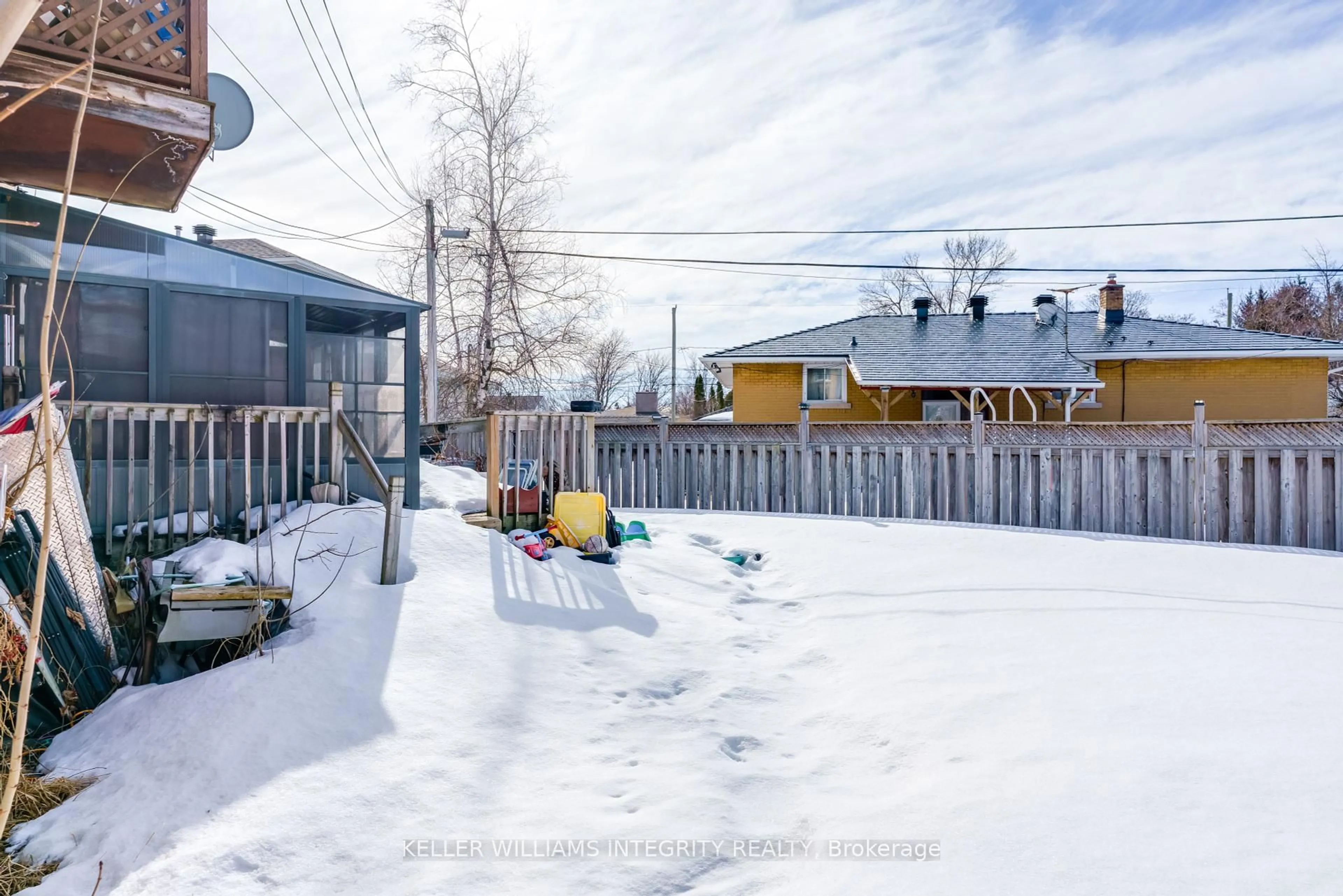 A pic from outside/outdoor area/front of a property/back of a property/a pic from drone, street for 1204-1206 Caswell Cres, Cornwall Ontario K6J 4V6