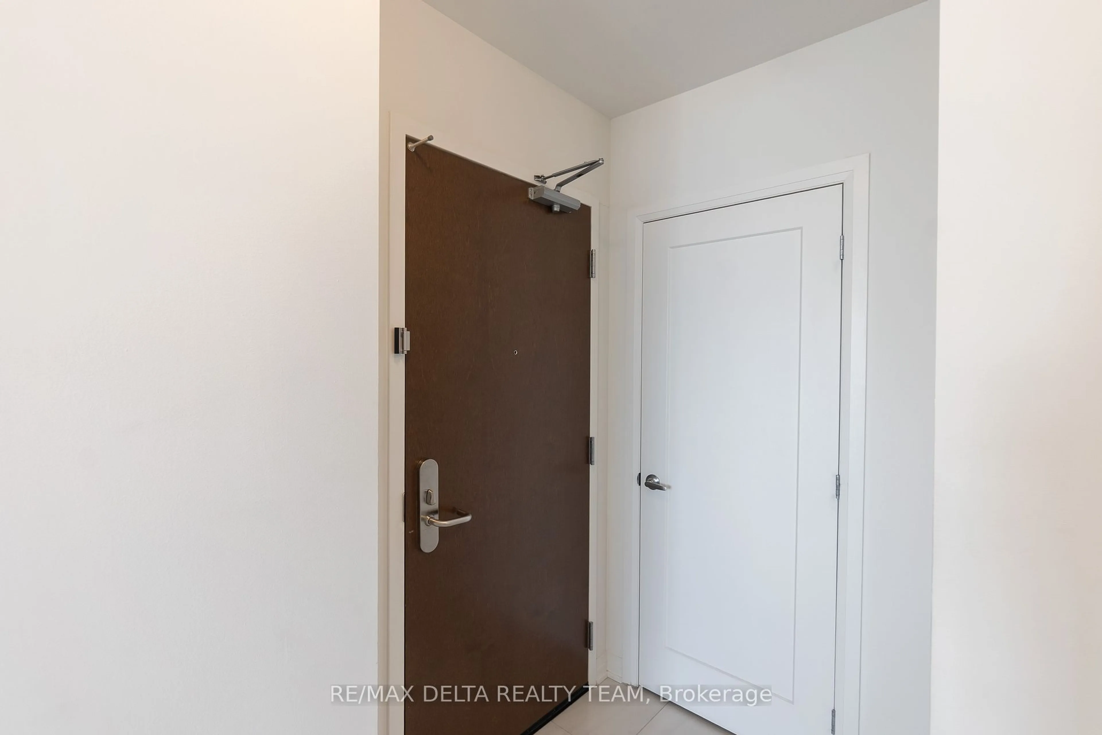 Indoor entryway for 805 Carling Ave #2601, Dows Lake - Civic Hospital and Area Ontario K1S 5W9