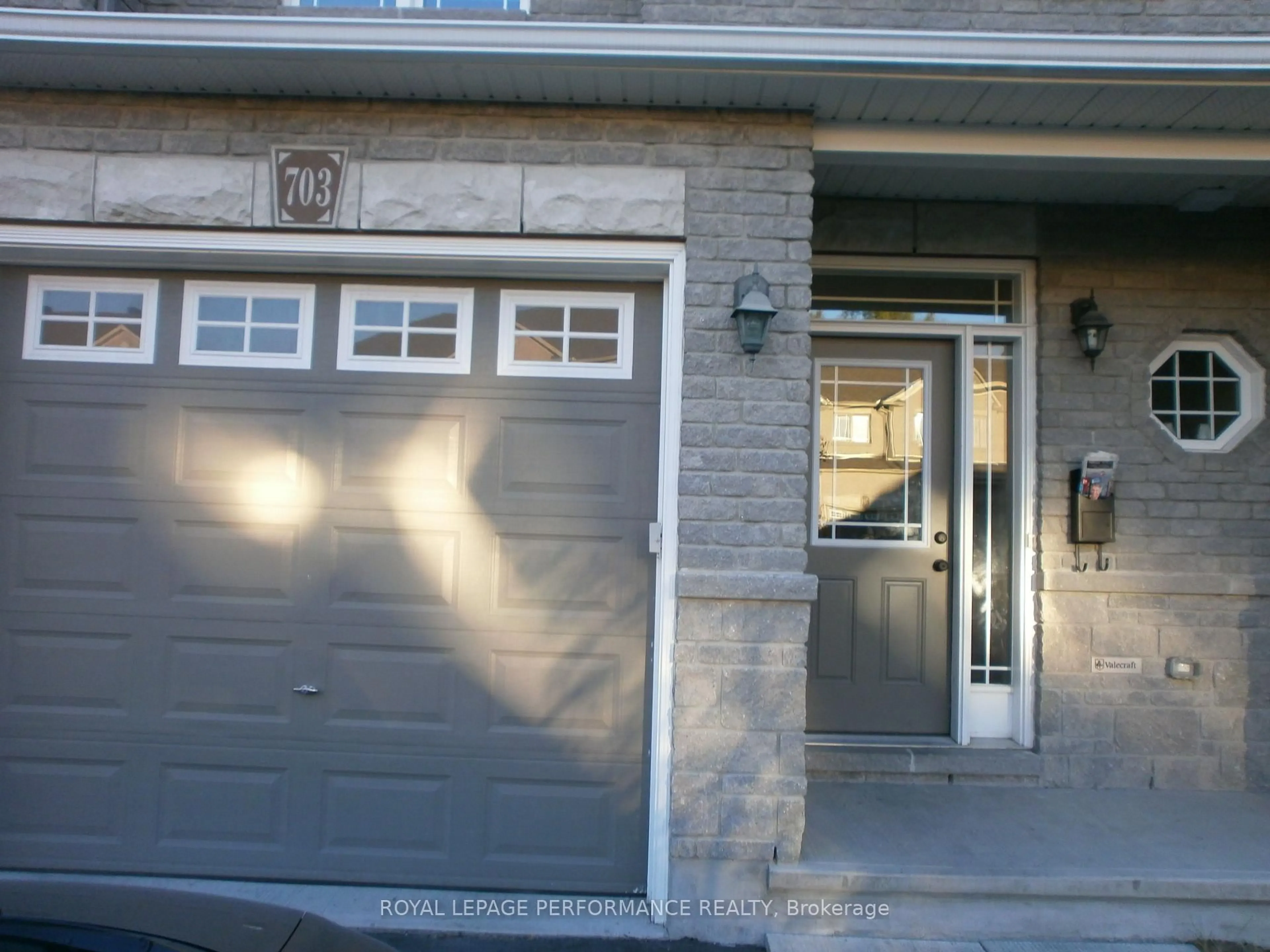 Indoor entryway for 703 Percifor Way, Orleans - Convent Glen and Area Ontario K1W 0E4