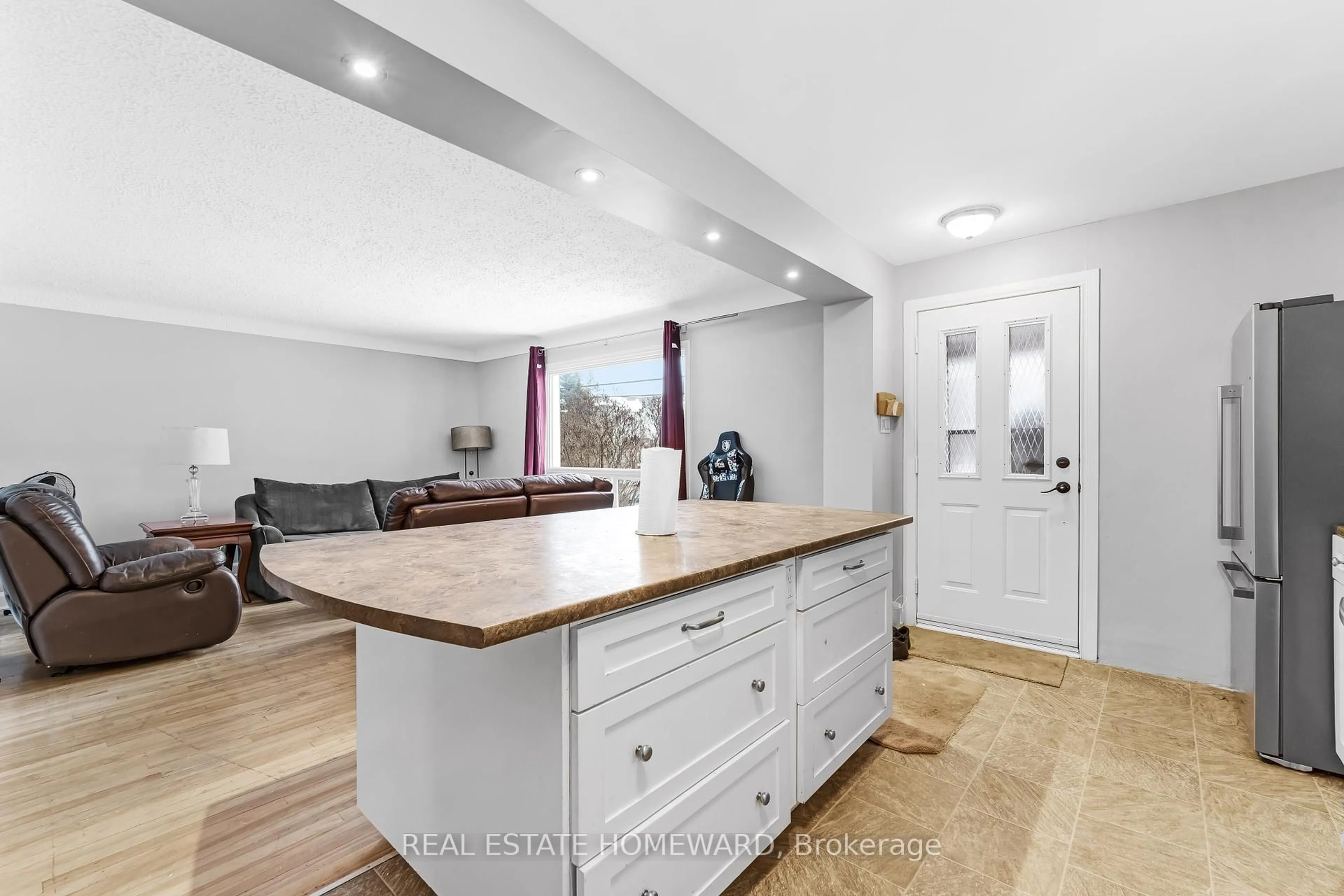 Open concept kitchen, unknown for 482 Donald St, Overbrook - Castleheights and Area Ontario K1K 1L7