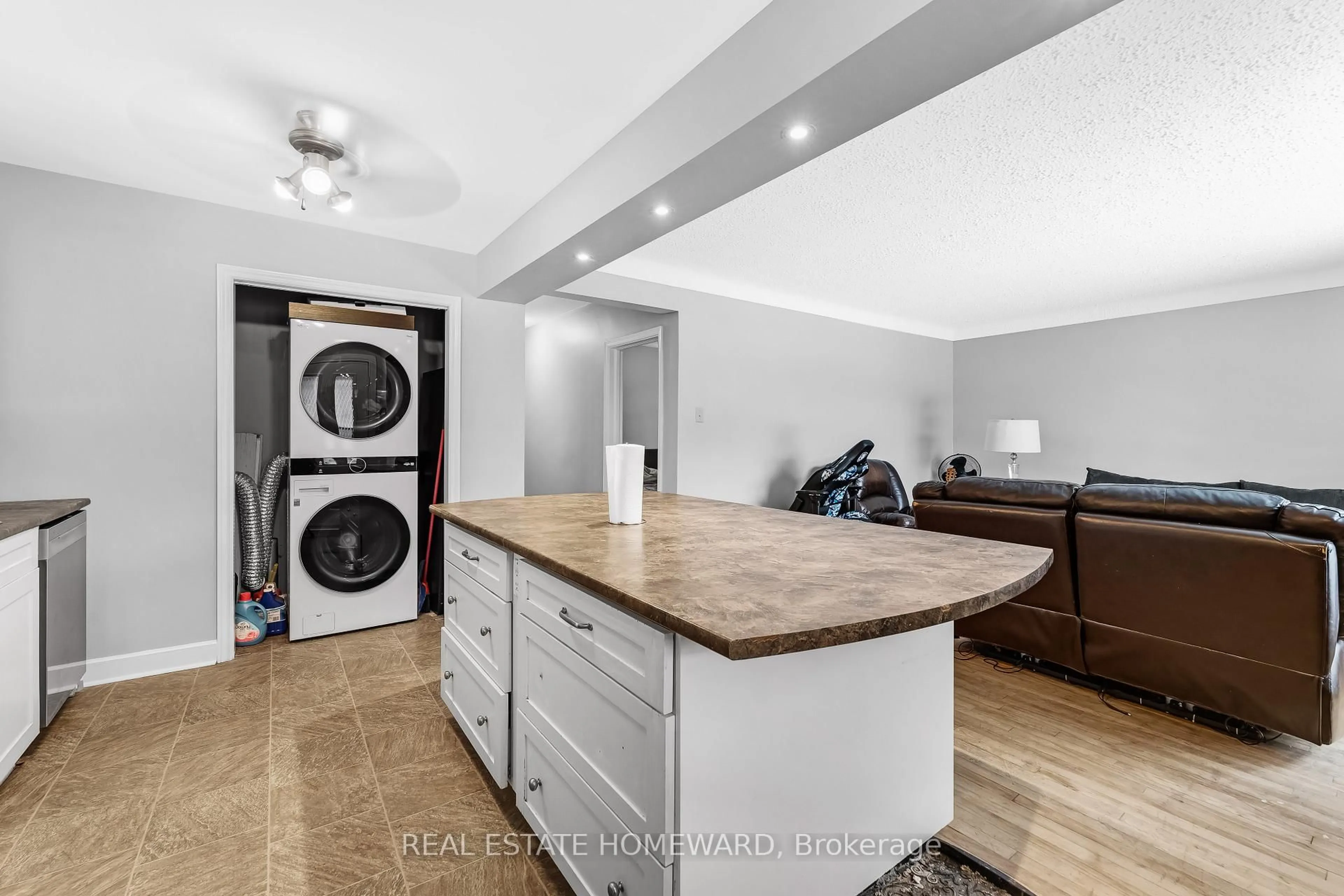 Laundry room for 482 Donald St, Overbrook - Castleheights and Area Ontario K1K 1L7