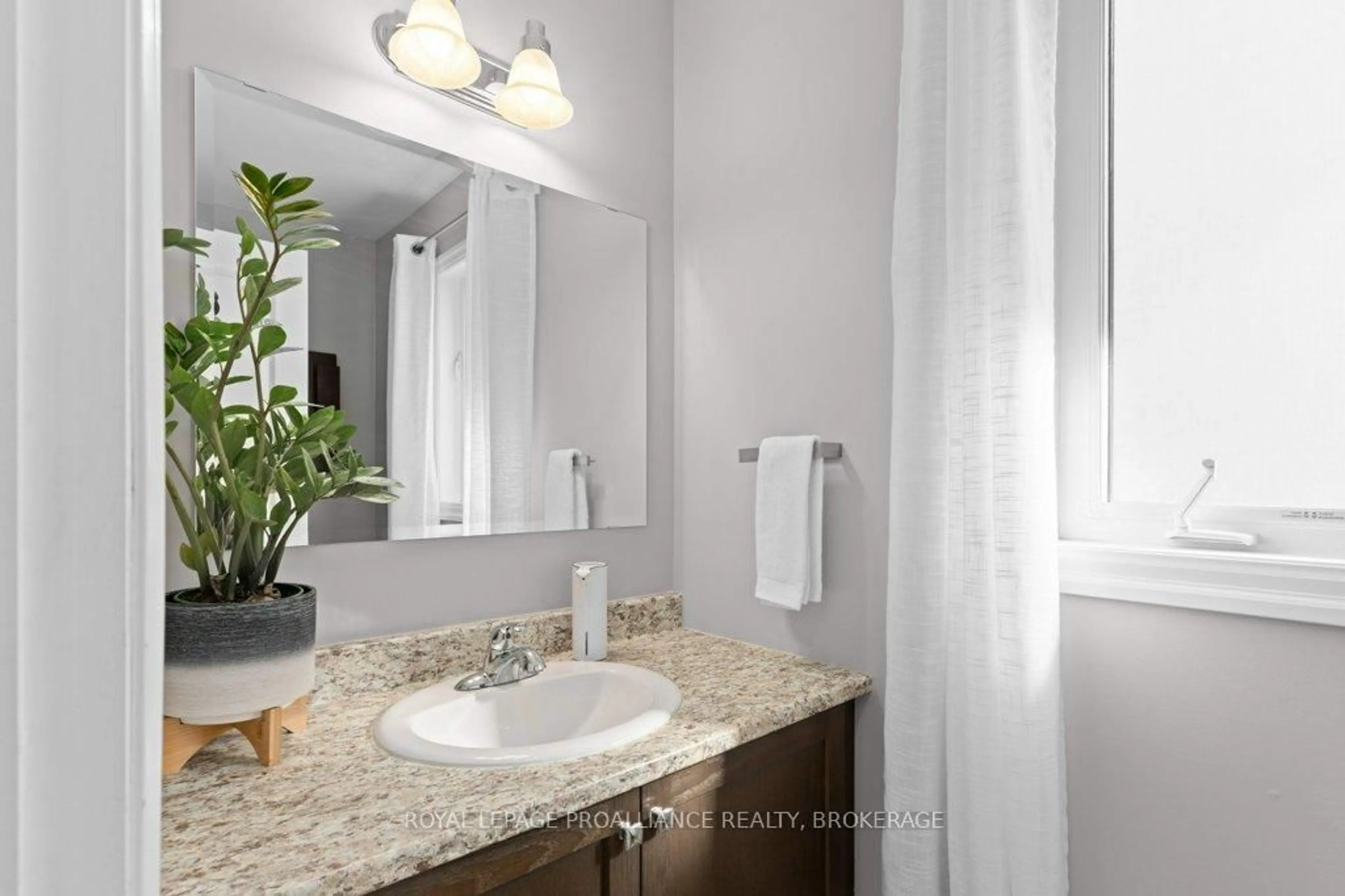 Standard bathroom, ceramic/tile floor for 1721 Reginald Bart Dr, Kingston Ontario K7K 0E8