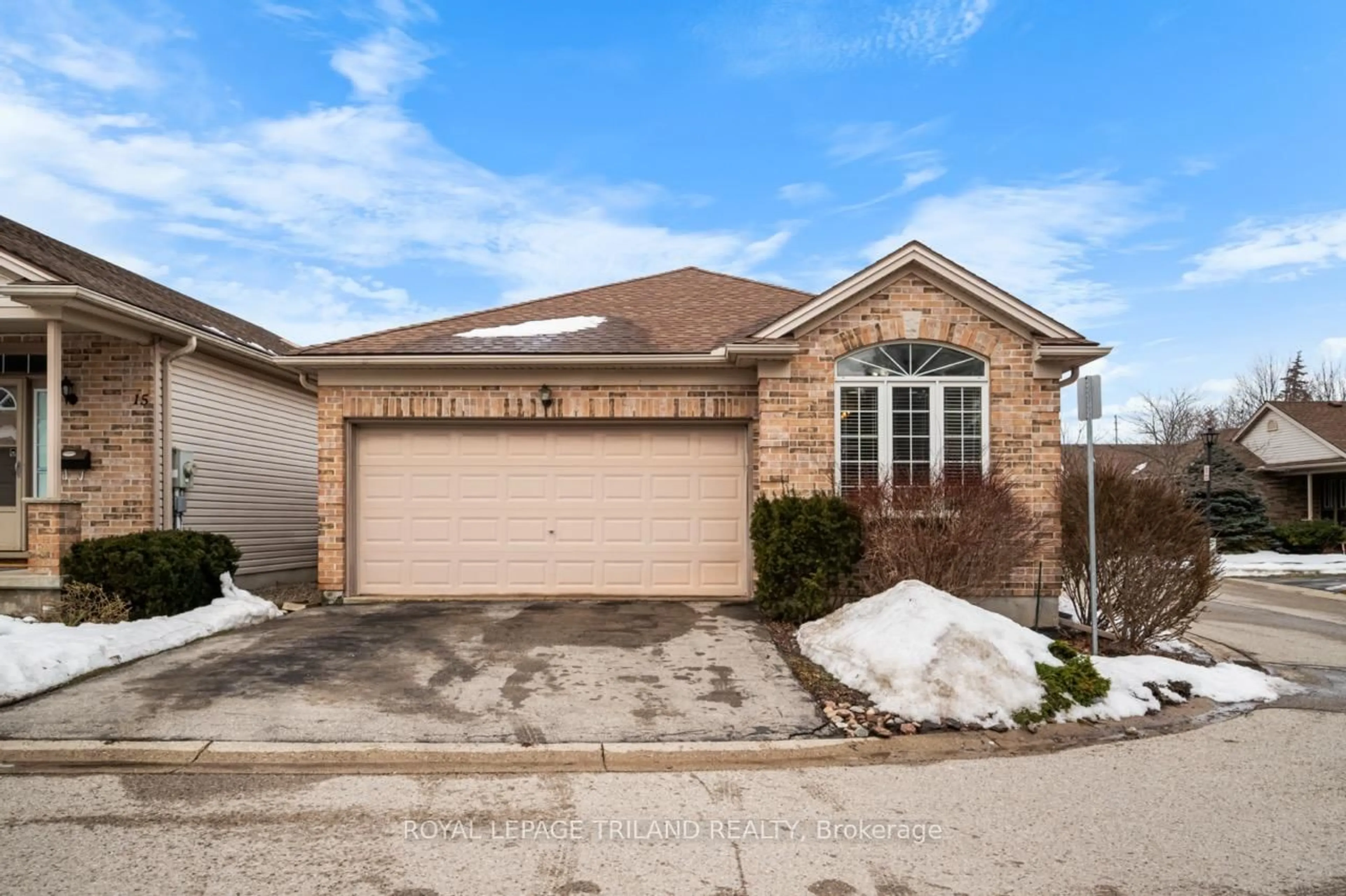 Home with brick exterior material, street for 567 Fanshawe Park Rd #14, London Ontario N5X 3T4