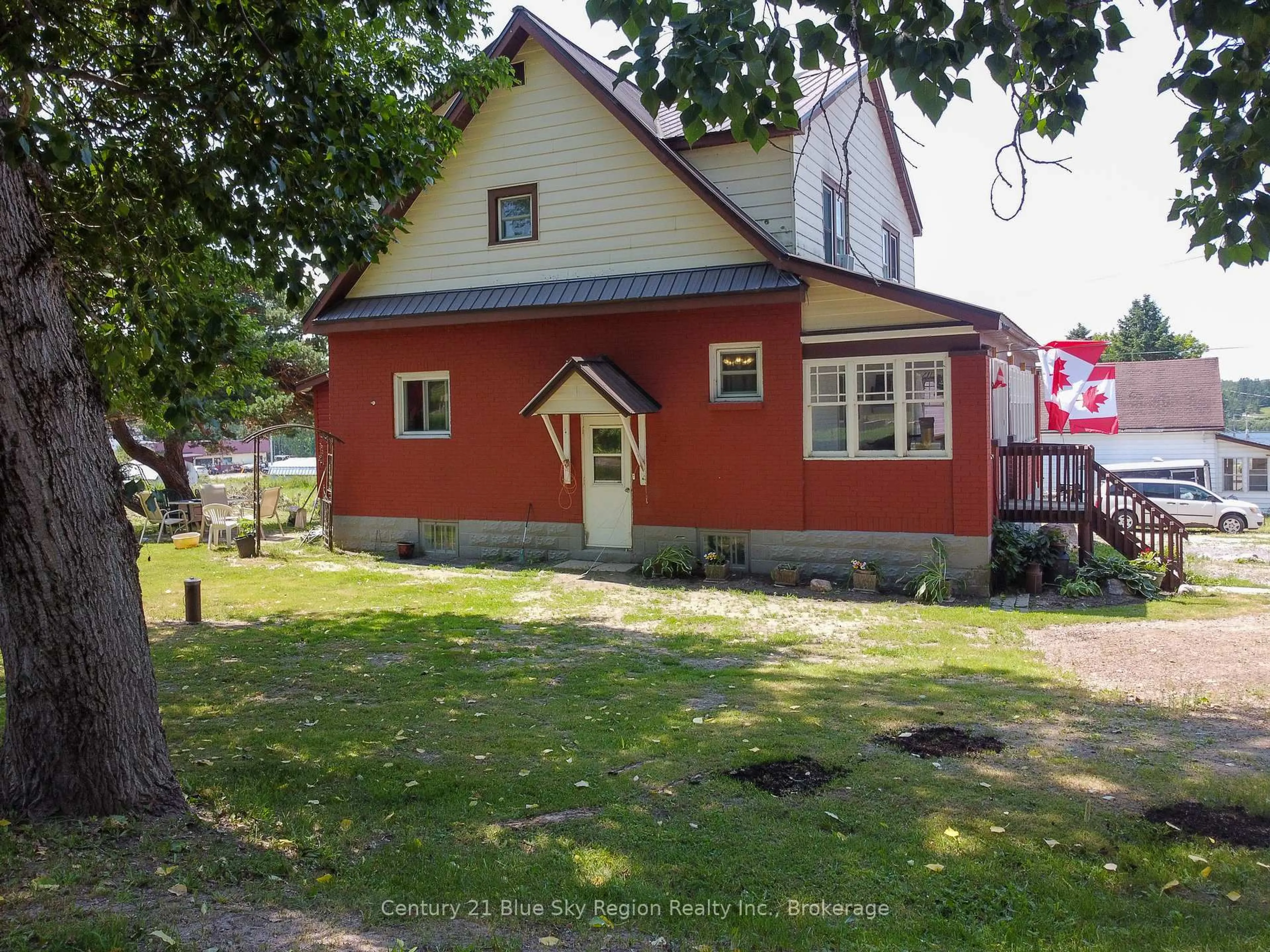 A pic from outside/outdoor area/front of a property/back of a property/a pic from drone, street for 210 CHURCH St, Bonfield Ontario P0H 1E0