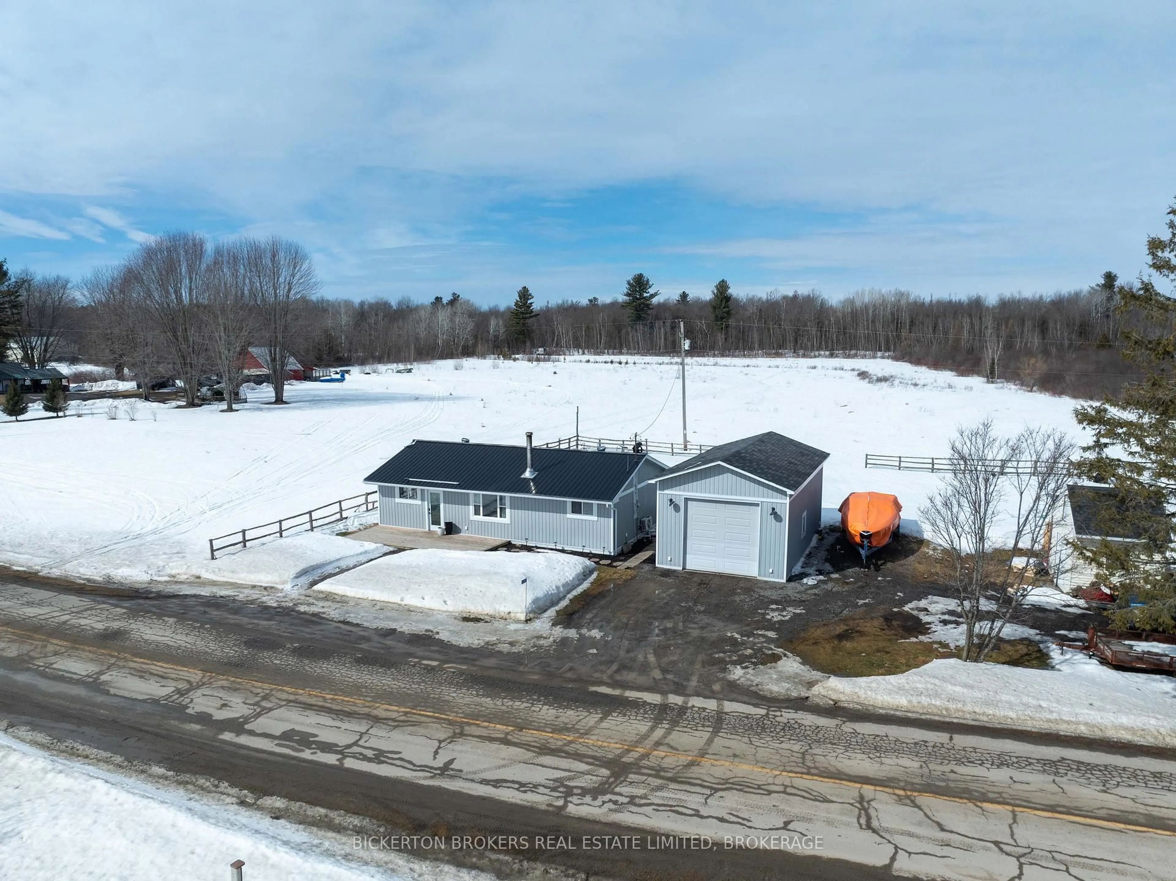 A pic from outside/outdoor area/front of a property/back of a property/a pic from drone, building for 5518 Algonquin Rd, Augusta Ontario K0E 1T0