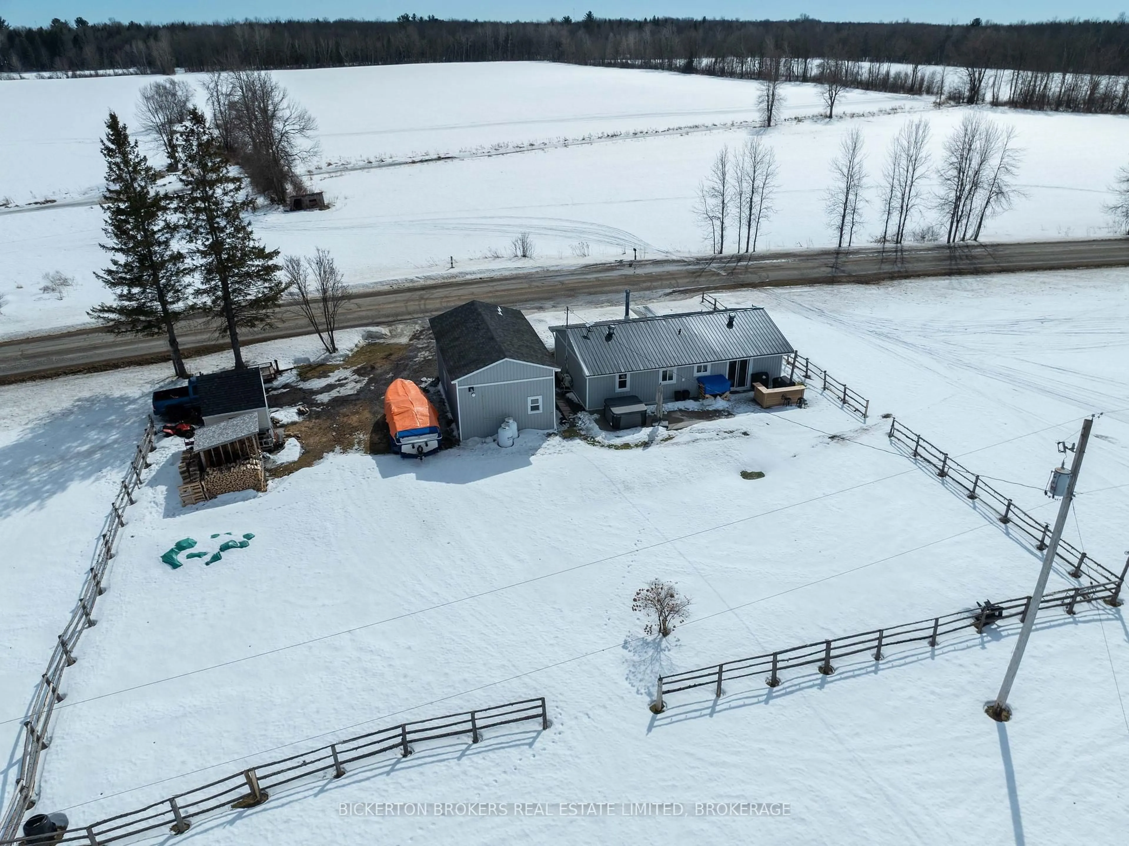 A pic from outside/outdoor area/front of a property/back of a property/a pic from drone, unknown for 5518 Algonquin Rd, Augusta Ontario K0E 1T0