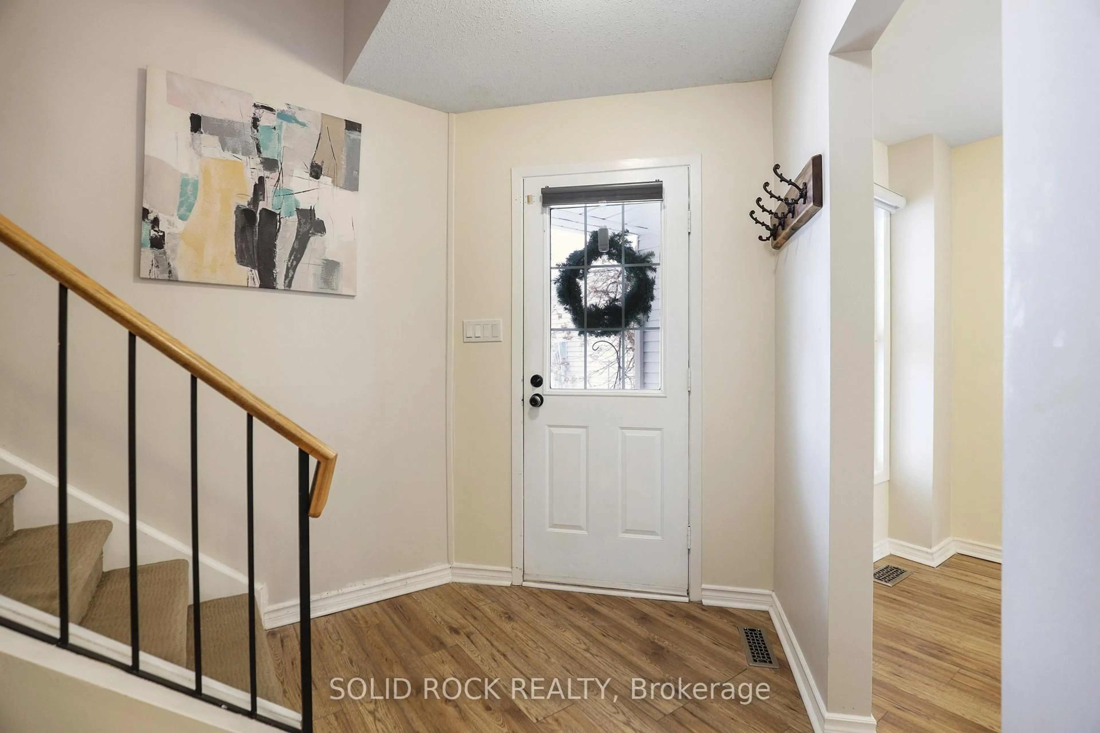 Indoor entryway for 34 Palomino Dr, Kanata Ontario K2M 1M1