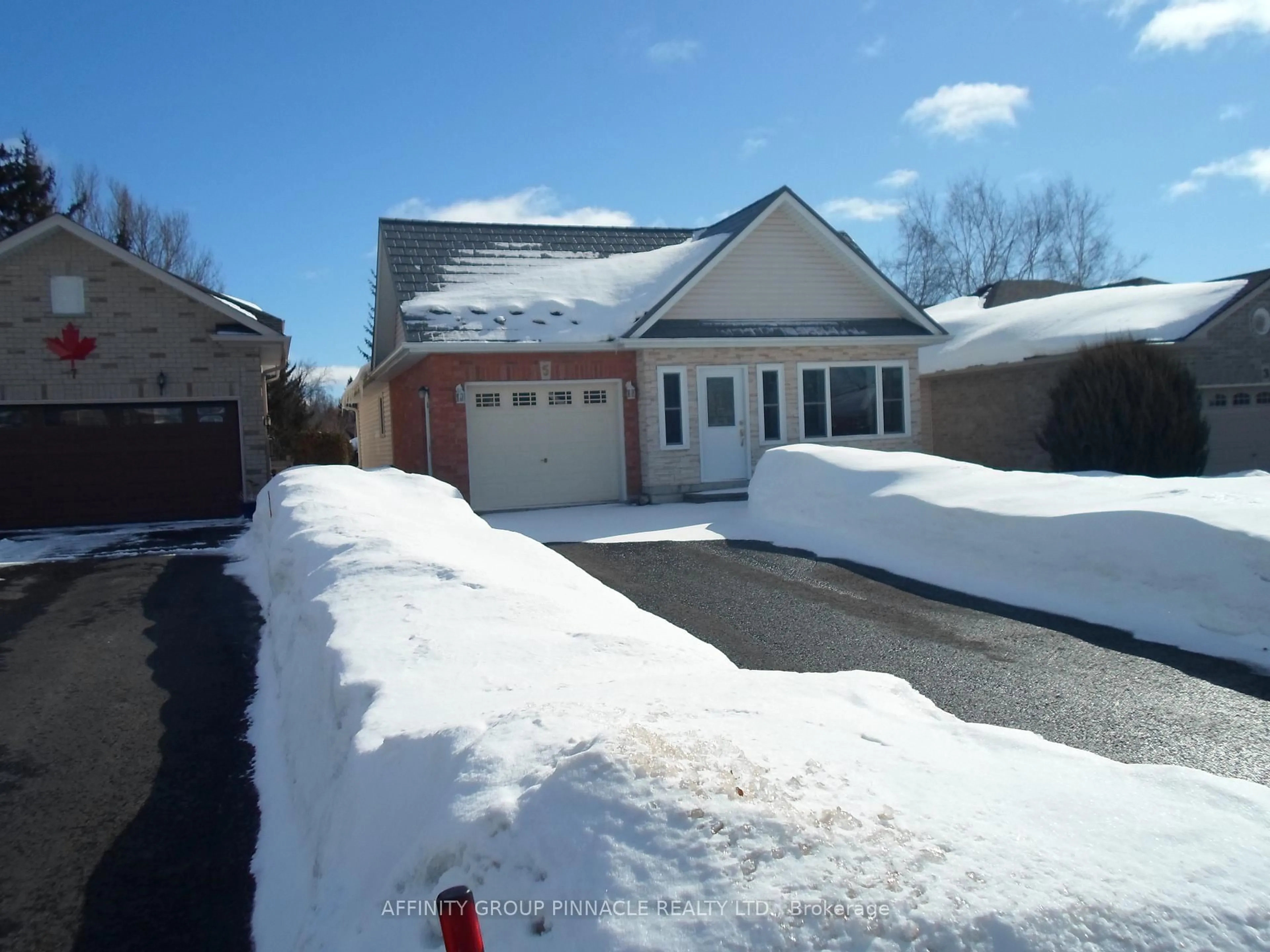 A pic from outside/outdoor area/front of a property/back of a property/a pic from drone, street for 5 Susan Crt, Kawartha Lakes Ontario K9V 4H1