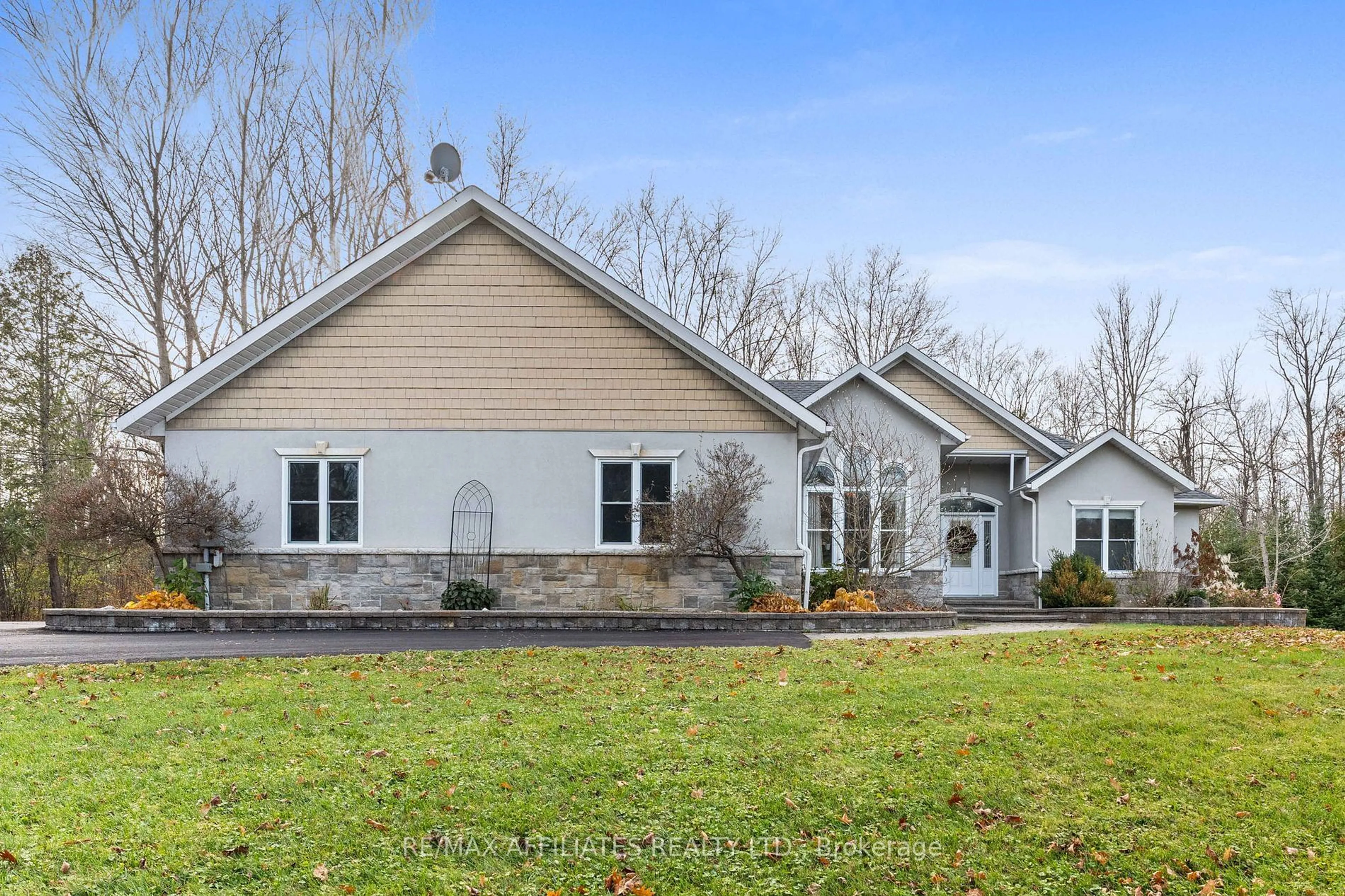 Home with vinyl exterior material, unknown for 11 Basswood Cres, Rideau Lakes Ontario K7A 5B8