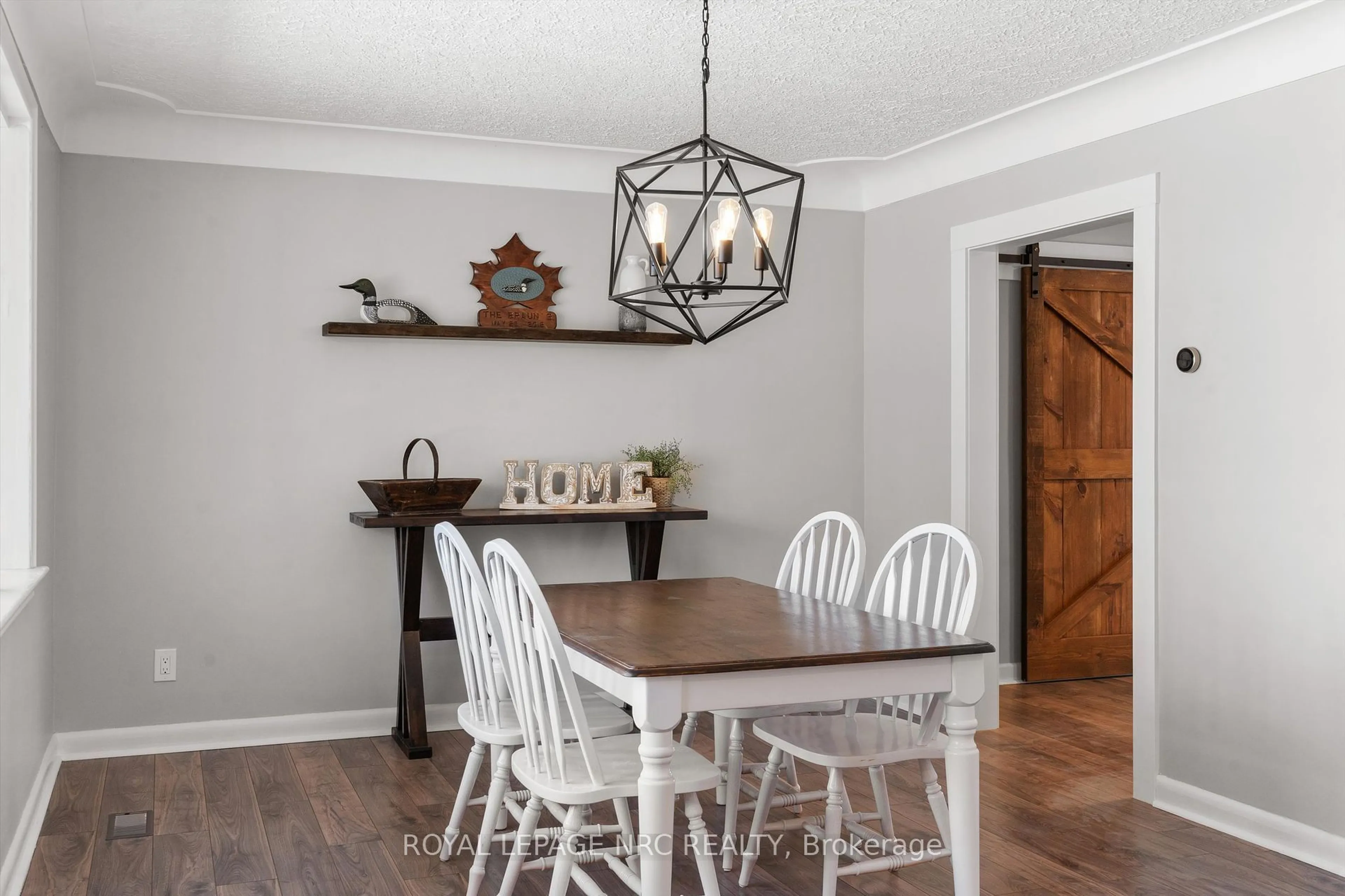 Dining room, wood/laminate floor for 322 Foss Rd, Pelham Ontario L0S 1C0