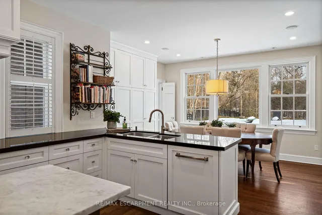 Additional property image - 5 Mayfair Pl