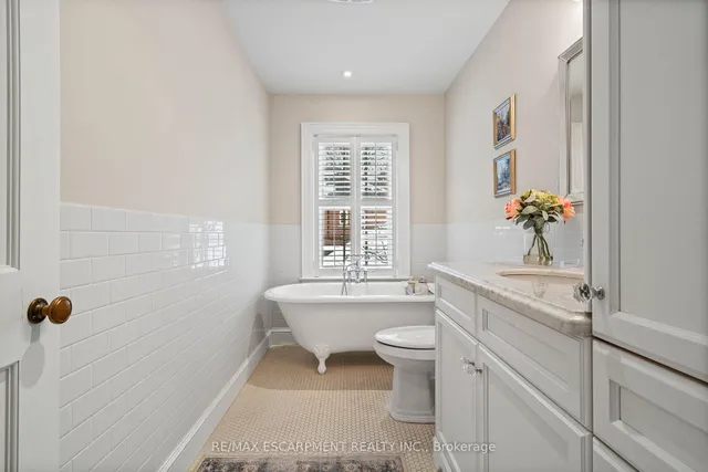 Additional property image - 5 Mayfair Pl