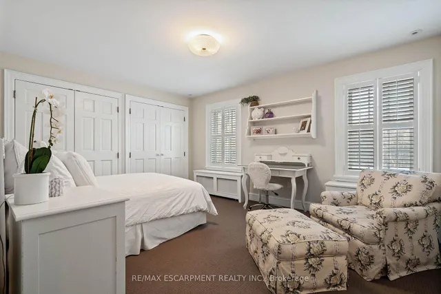 Additional property image - 5 Mayfair Pl