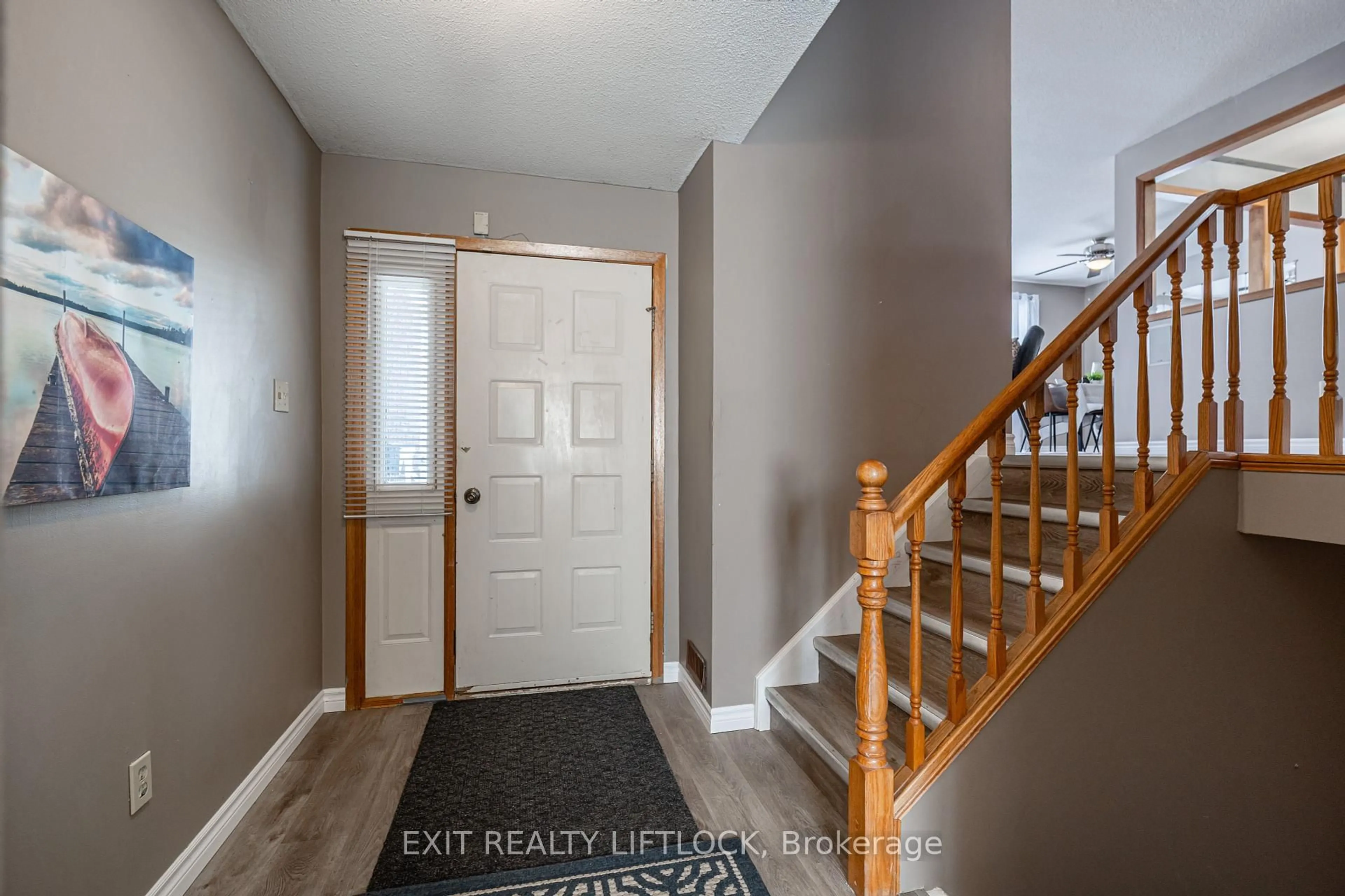 Indoor entryway for 117 Middlefield Rd, Peterborough Ontario K9J 8E8