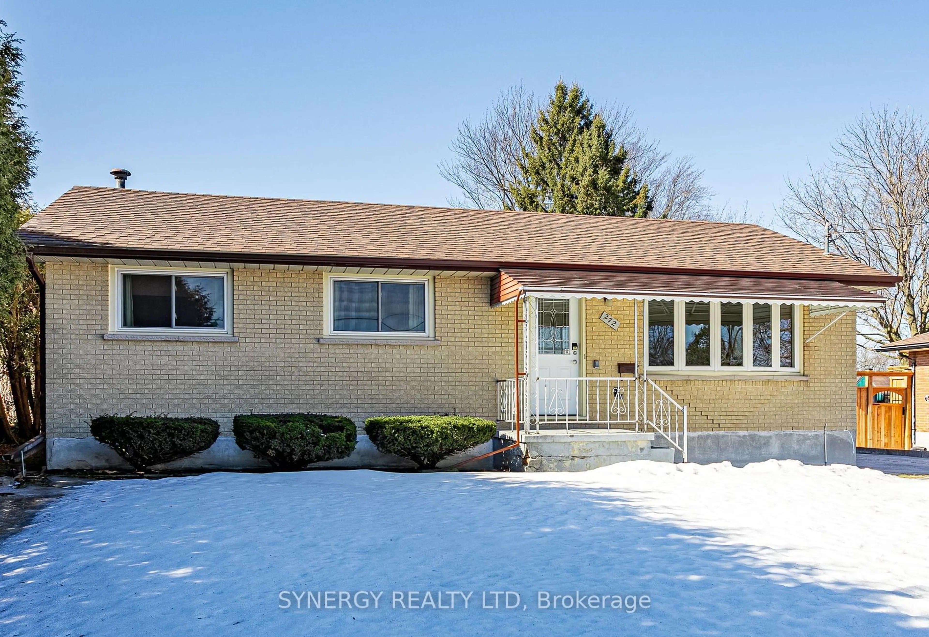 Home with vinyl exterior material, street for 272 Frances St, Strathroy-Caradoc Ontario N7G 2L6