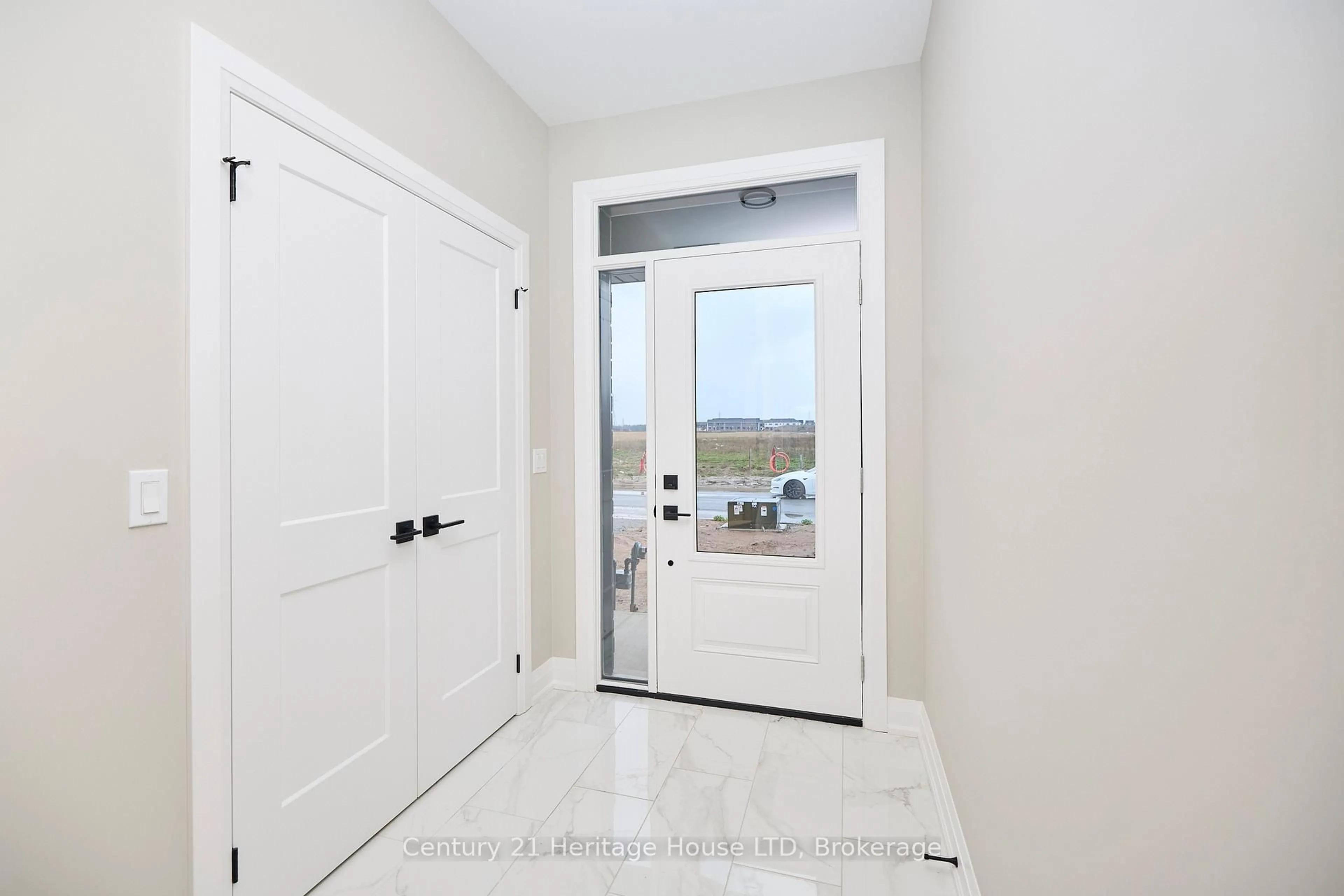 Indoor entryway for 106 ELVIRA Way, Thorold Ontario L2V 0B7