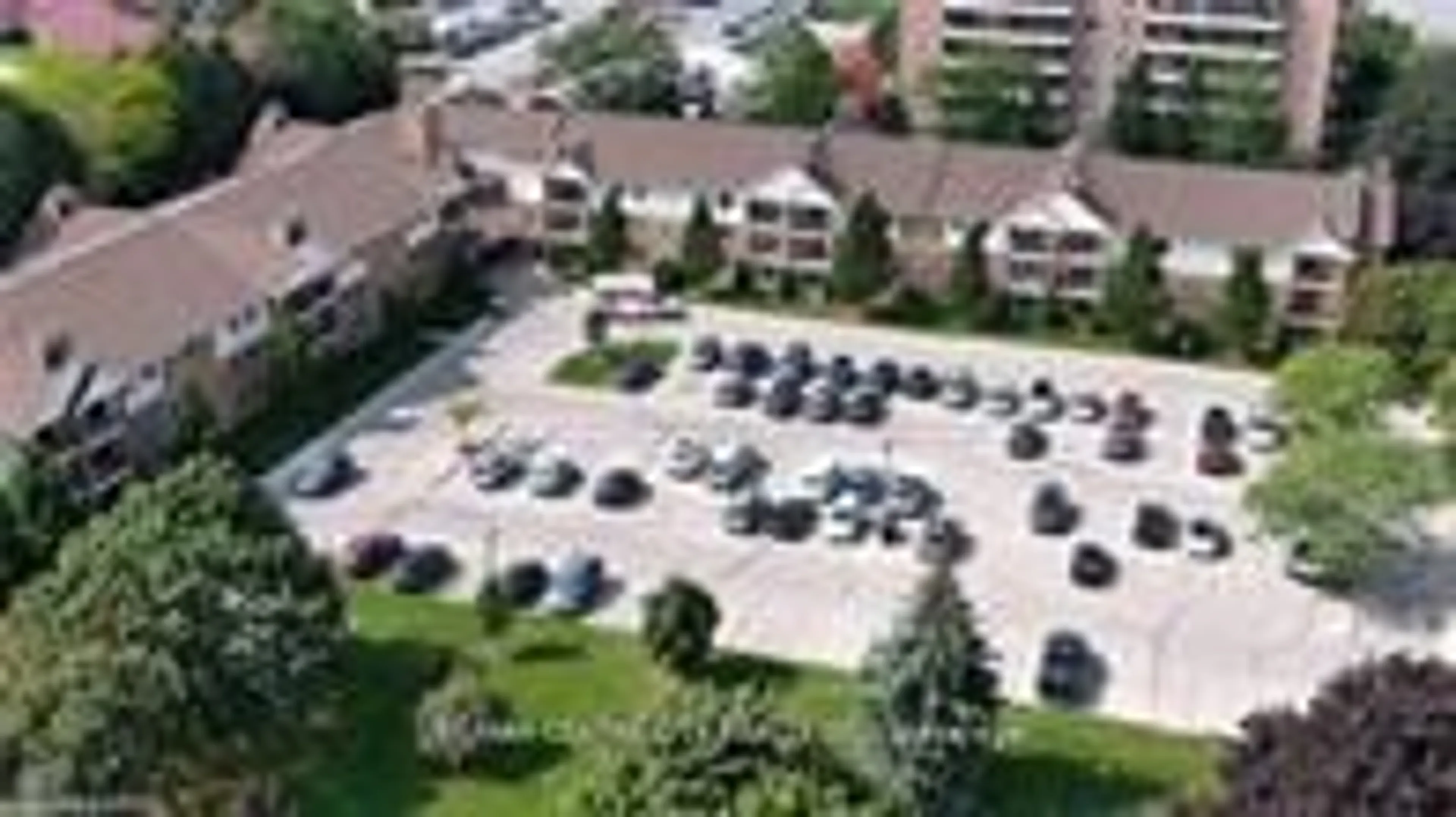 A pic from outside/outdoor area/front of a property/back of a property/a pic from drone, mountain view for 440 Wellington St #311, St. Thomas Ontario N5R 5X5