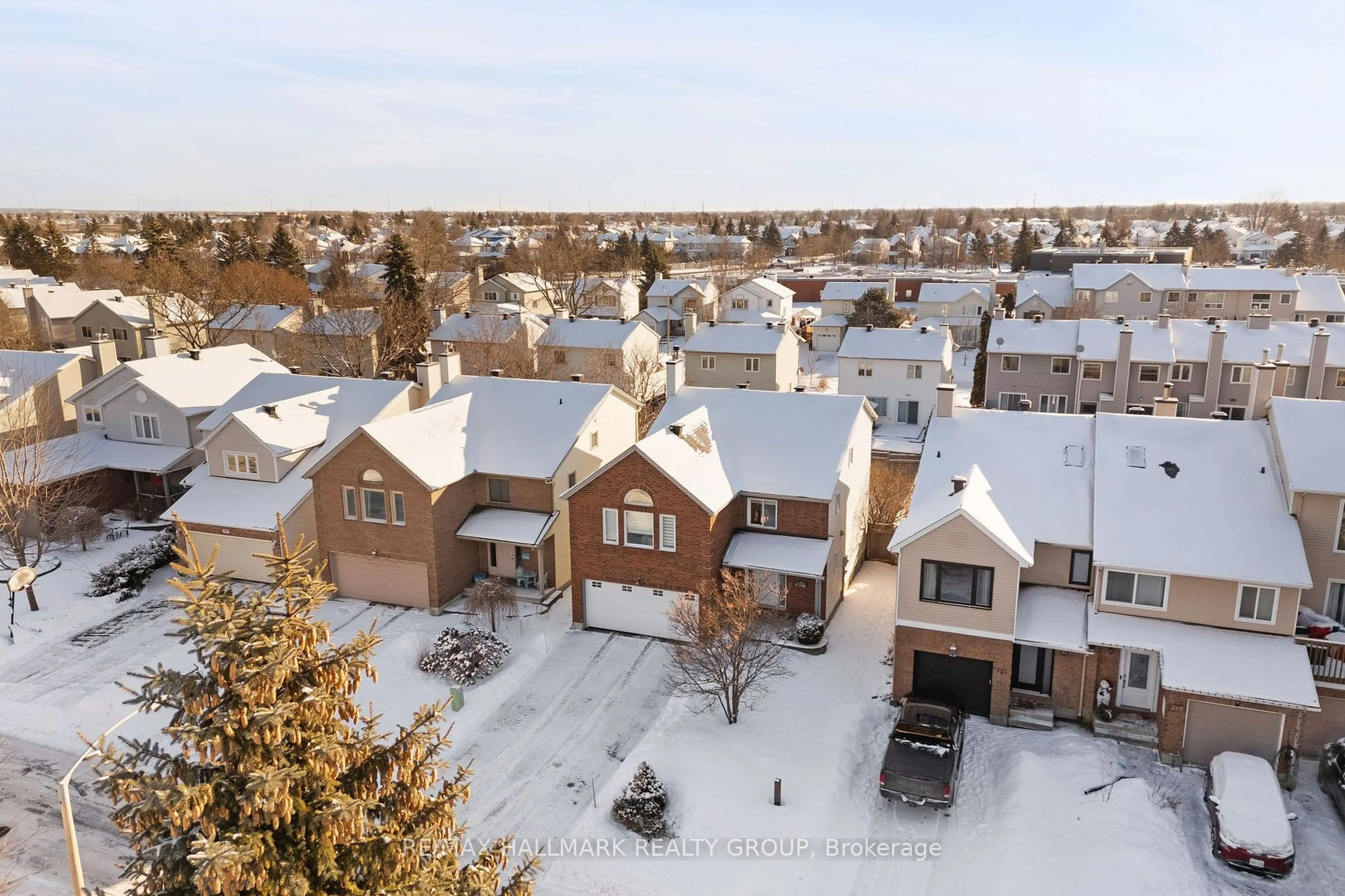 A pic from outside/outdoor area/front of a property/back of a property/a pic from drone, unknown for 723 Brome Cres, Orleans - Cumberland and Area Ontario K4A 3G8