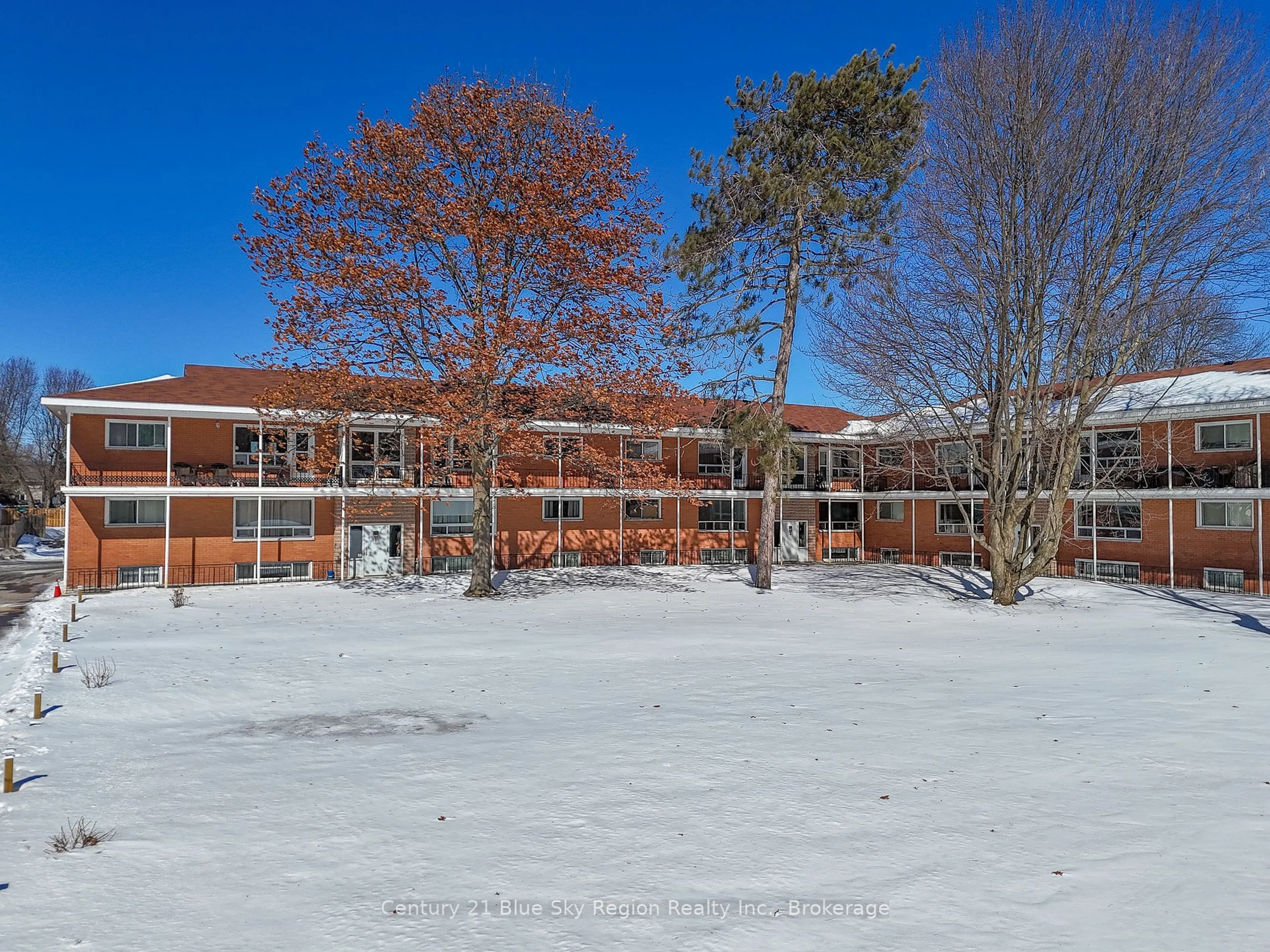 A pic from outside/outdoor area/front of a property/back of a property/a pic from drone, unknown for 40 Judge Ave #4B, North Bay Ontario P1A 1B4