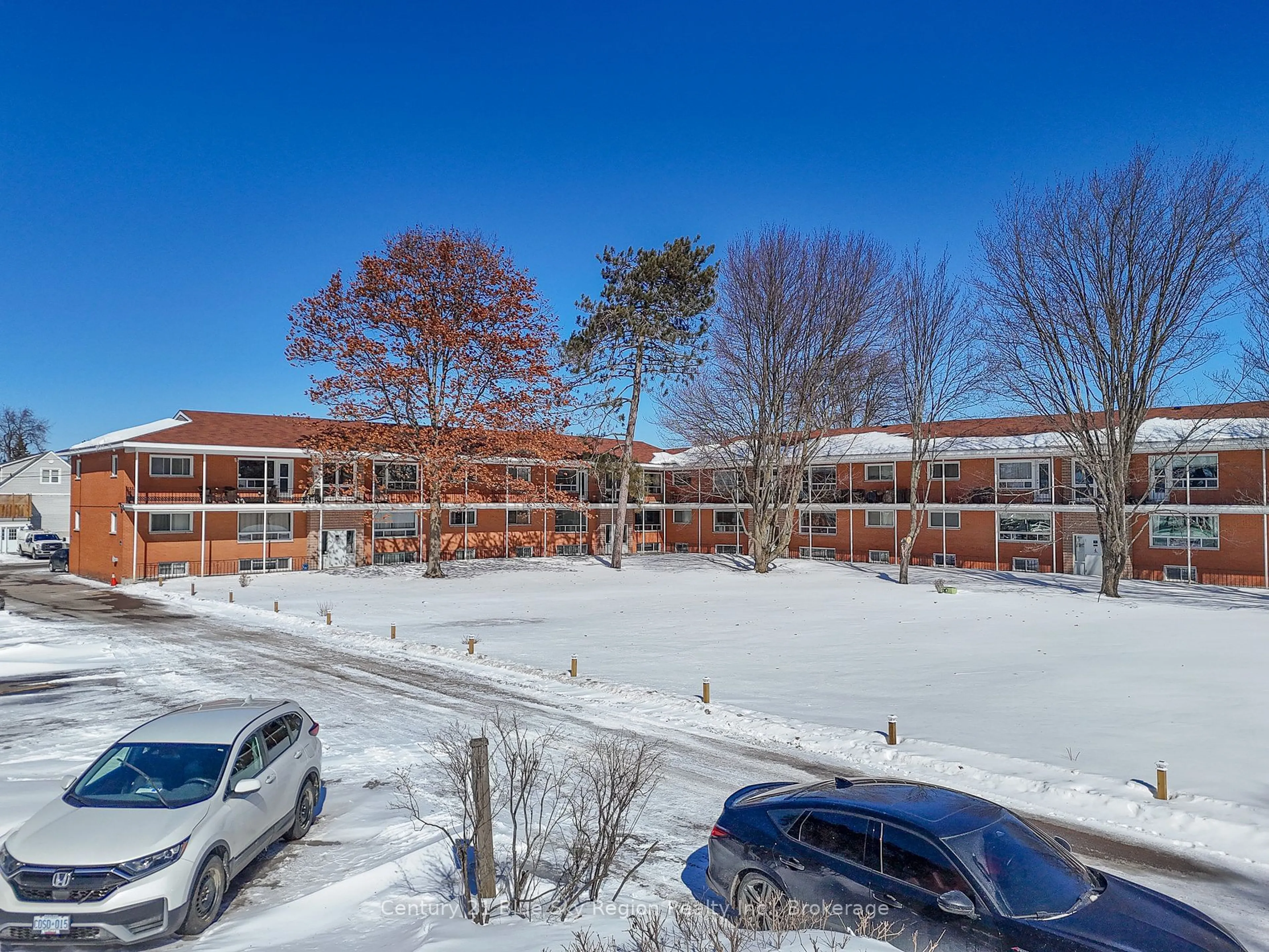 A pic from outside/outdoor area/front of a property/back of a property/a pic from drone, unknown for 40 Judge Ave #4B, North Bay Ontario P1A 1B4