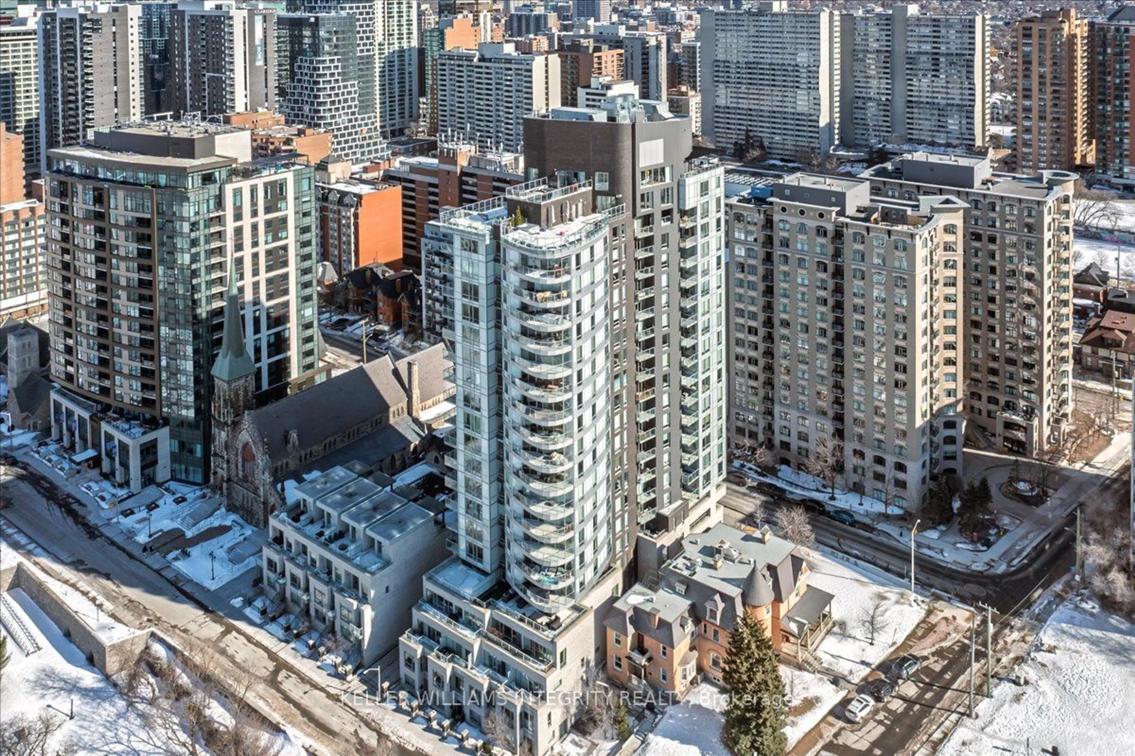 A pic from outside/outdoor area/front of a property/back of a property/a pic from drone, city buildings view from balcony for 428 Sparks St #1006, Ottawa Centre Ontario K1R 0B3