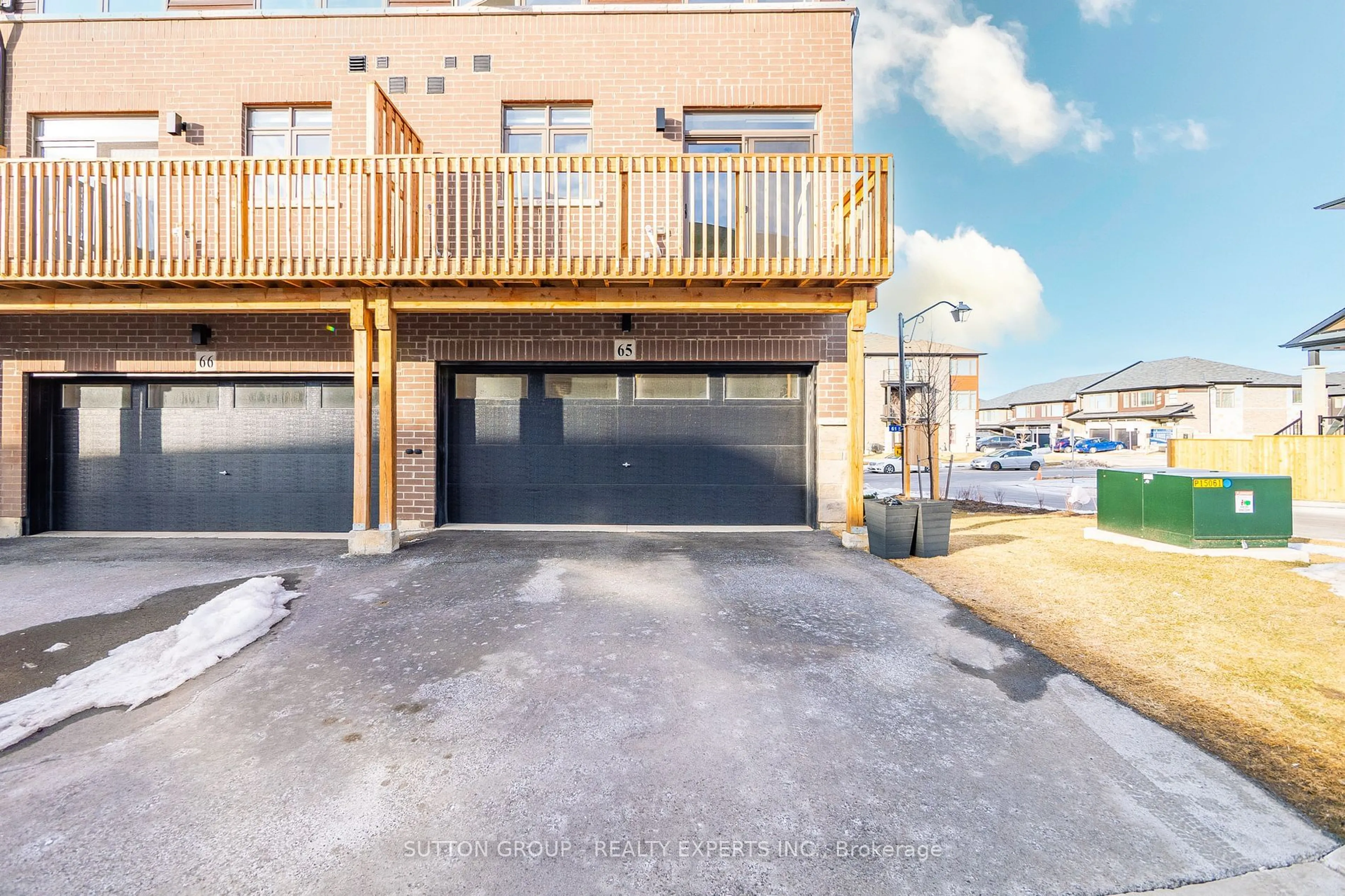 Indoor garage for 61 SOHO St #65, Hamilton Ontario L8J 0M6