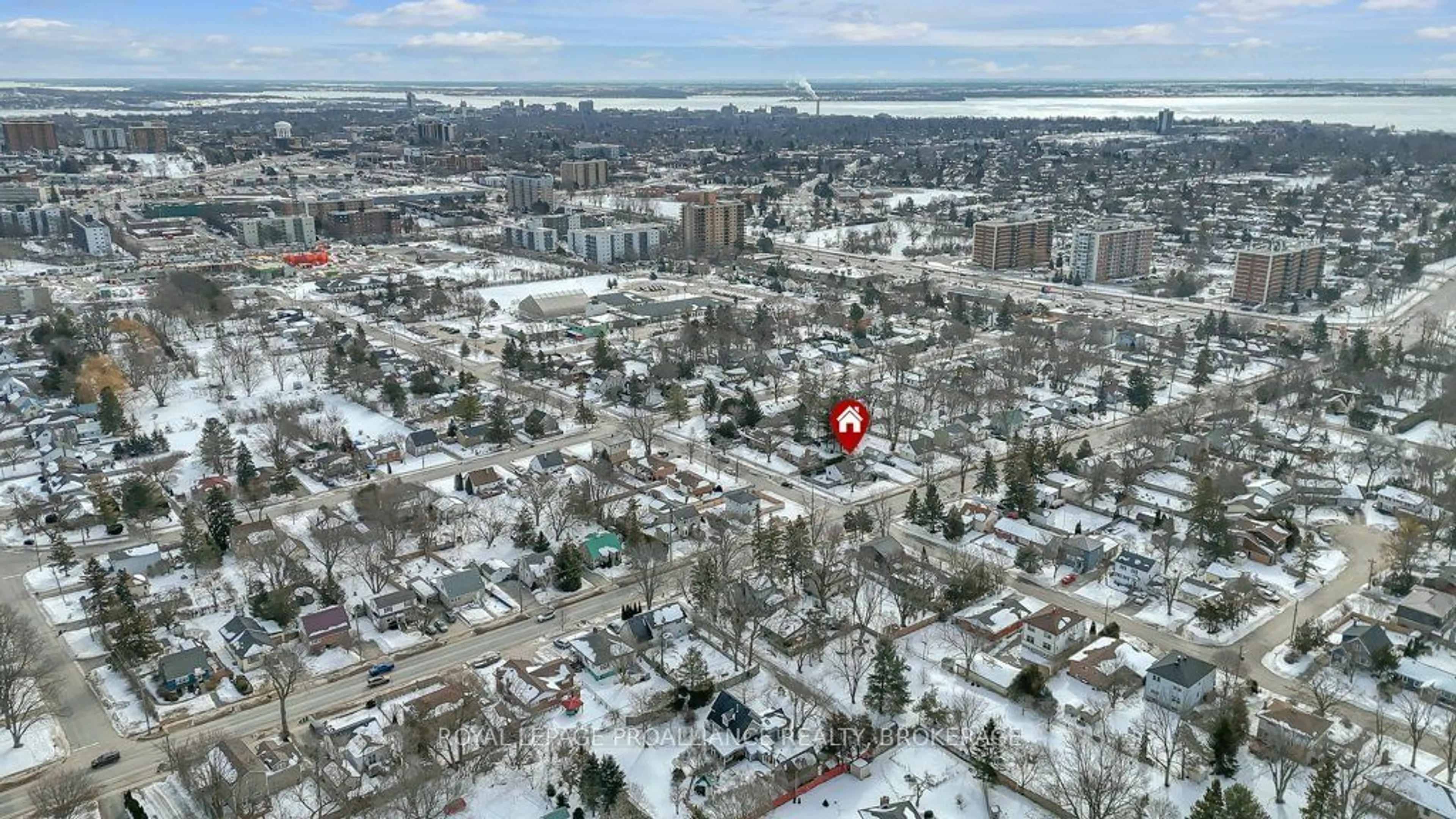 A pic from outside/outdoor area/front of a property/back of a property/a pic from drone, unknown for 653 Portsmouth Ave, Kingston Ontario K7M 1W2