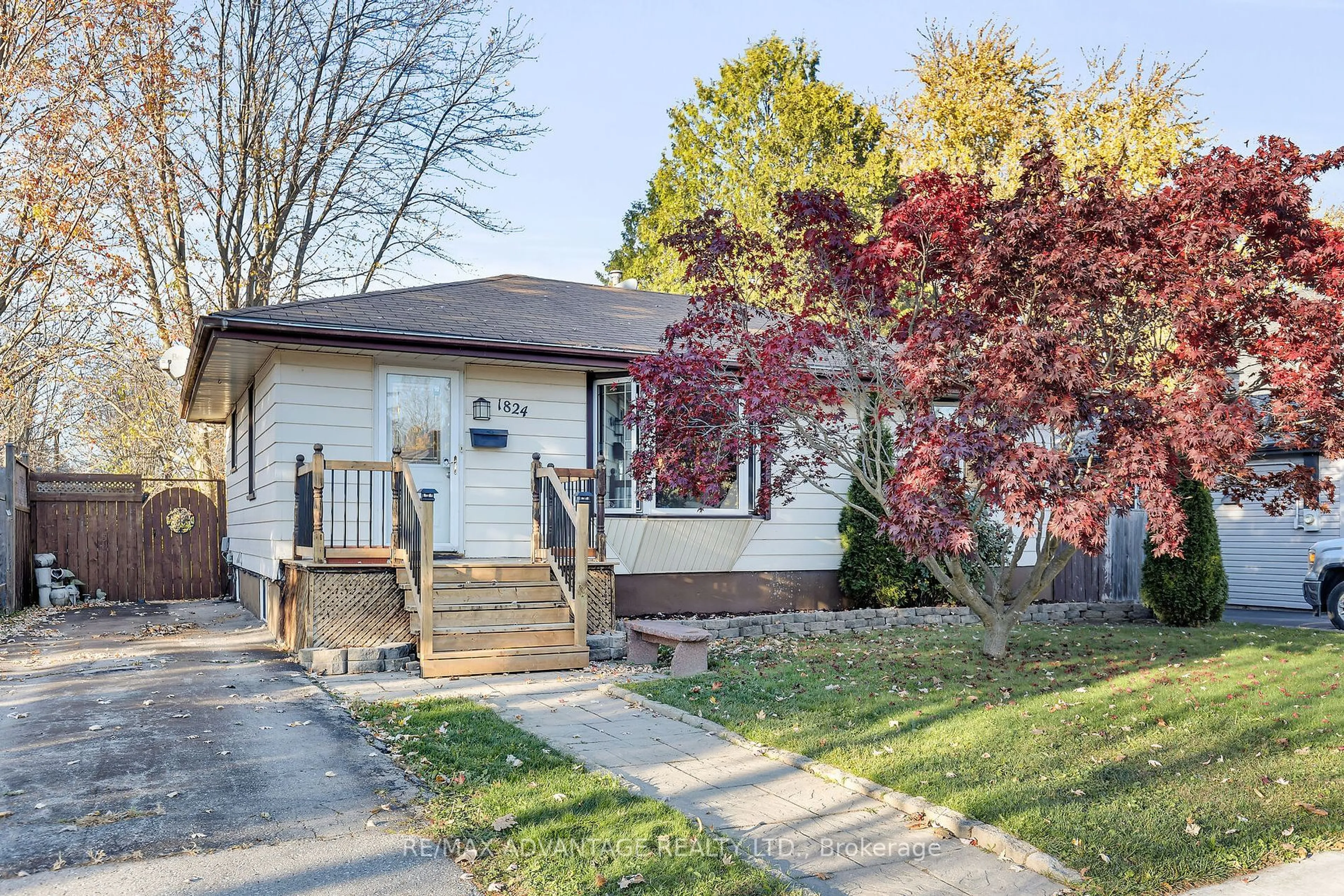 Home with vinyl exterior material, street for 1824 Avalon St, London Ontario N5W 3G8