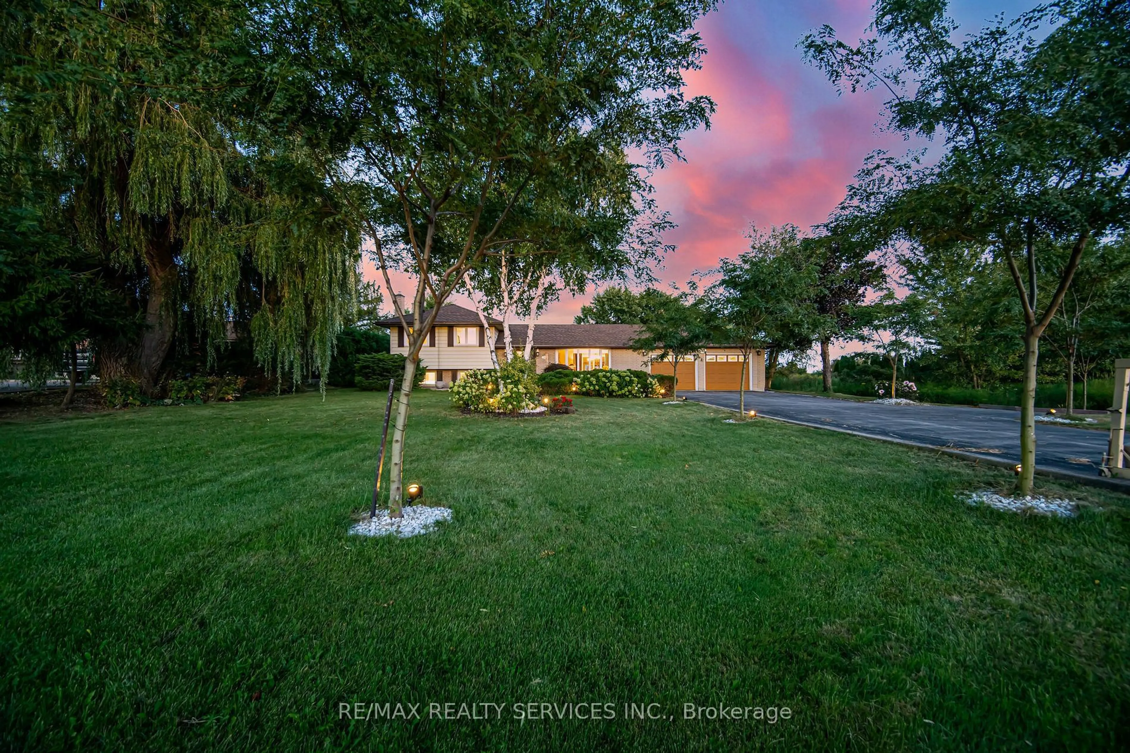 A pic from outside/outdoor area/front of a property/back of a property/a pic from drone, unknown for 457 Trinity Church Rd, Hamilton Ontario L0R 1P0