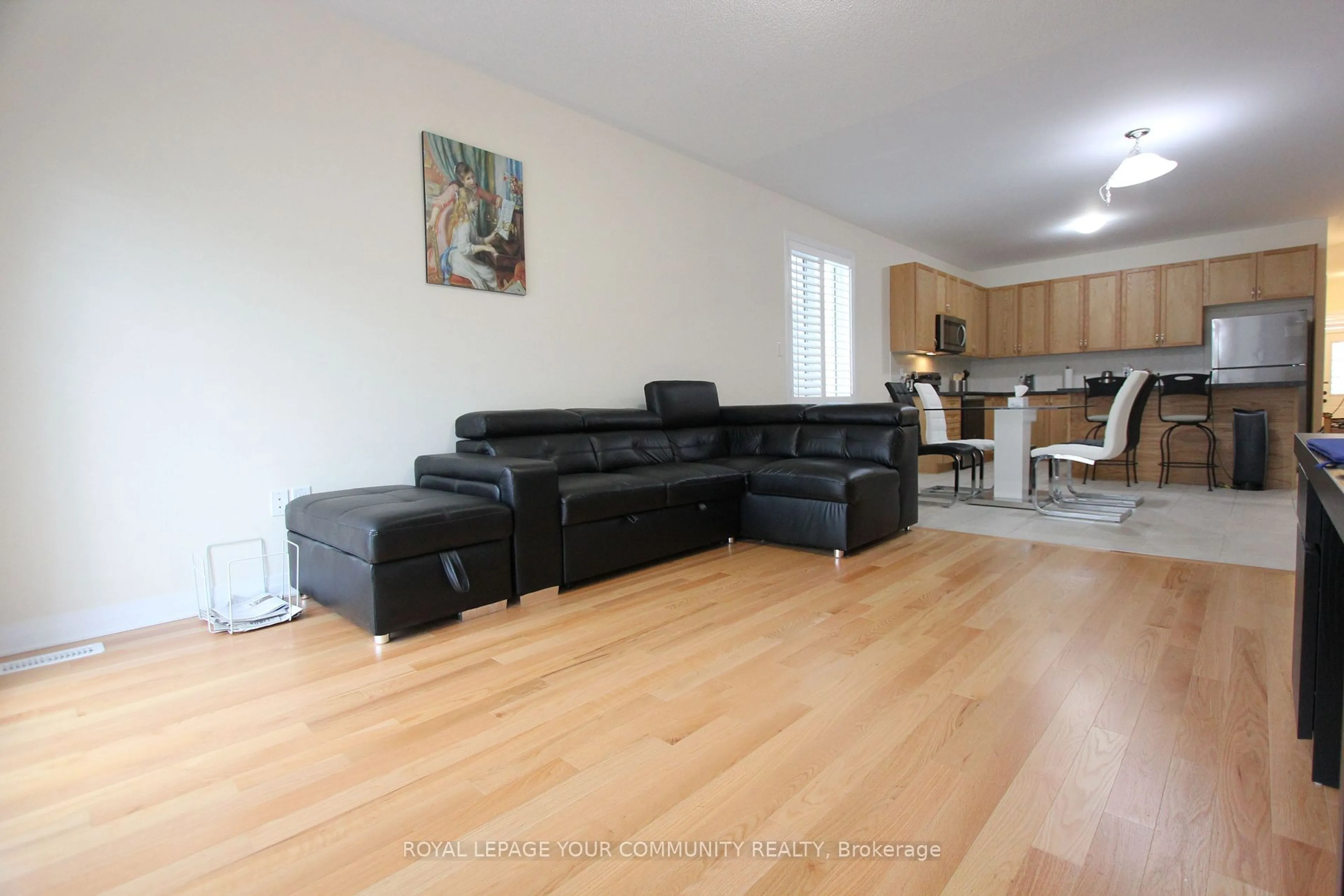 Living room with furniture, wood/laminate floor for 42 Northhill Ave, Cavan Monaghan Ontario L0A 1G0