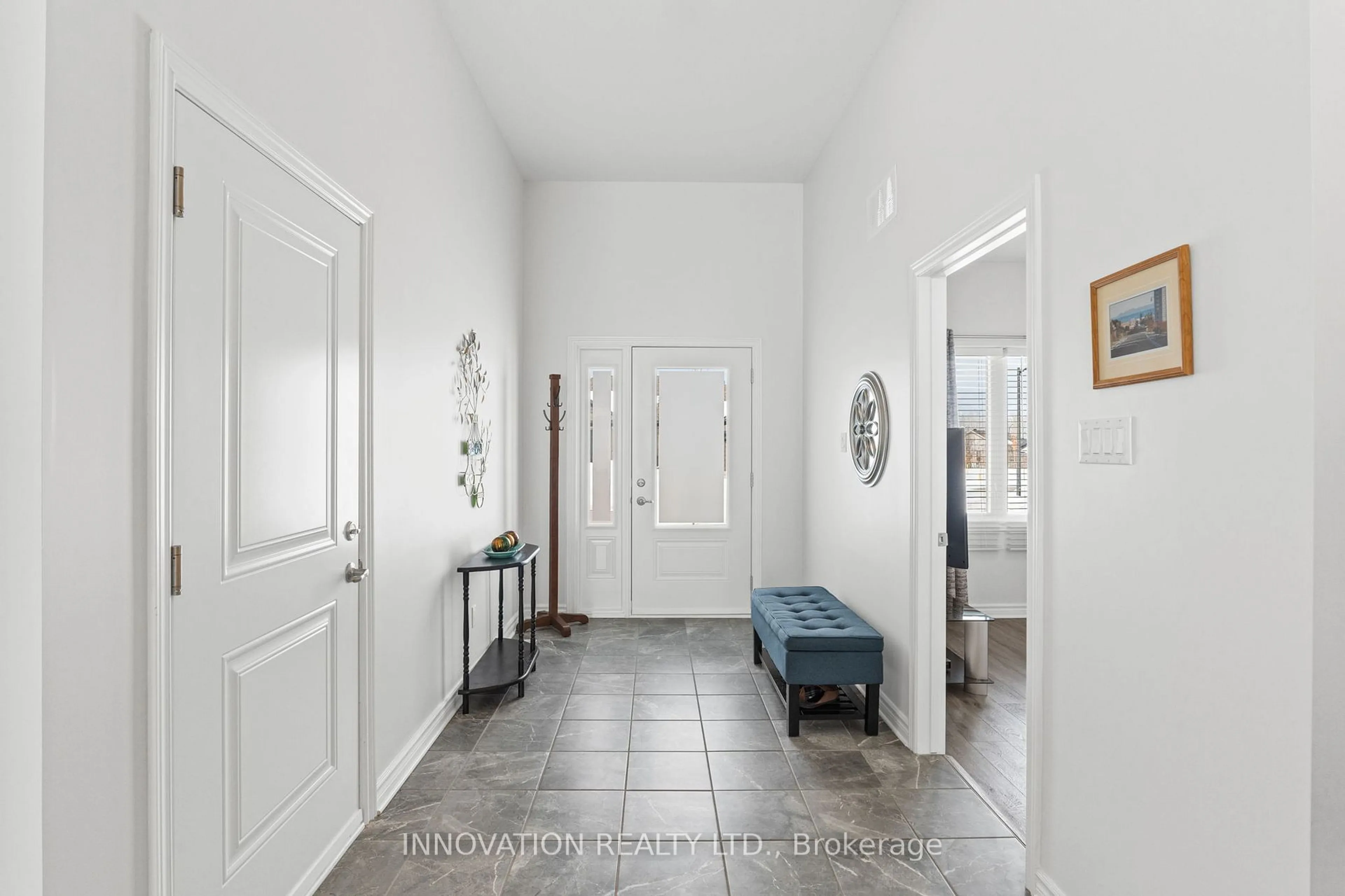 Indoor entryway for 14 Dickie Pell Way, Arnprior Ontario K7S 0H9