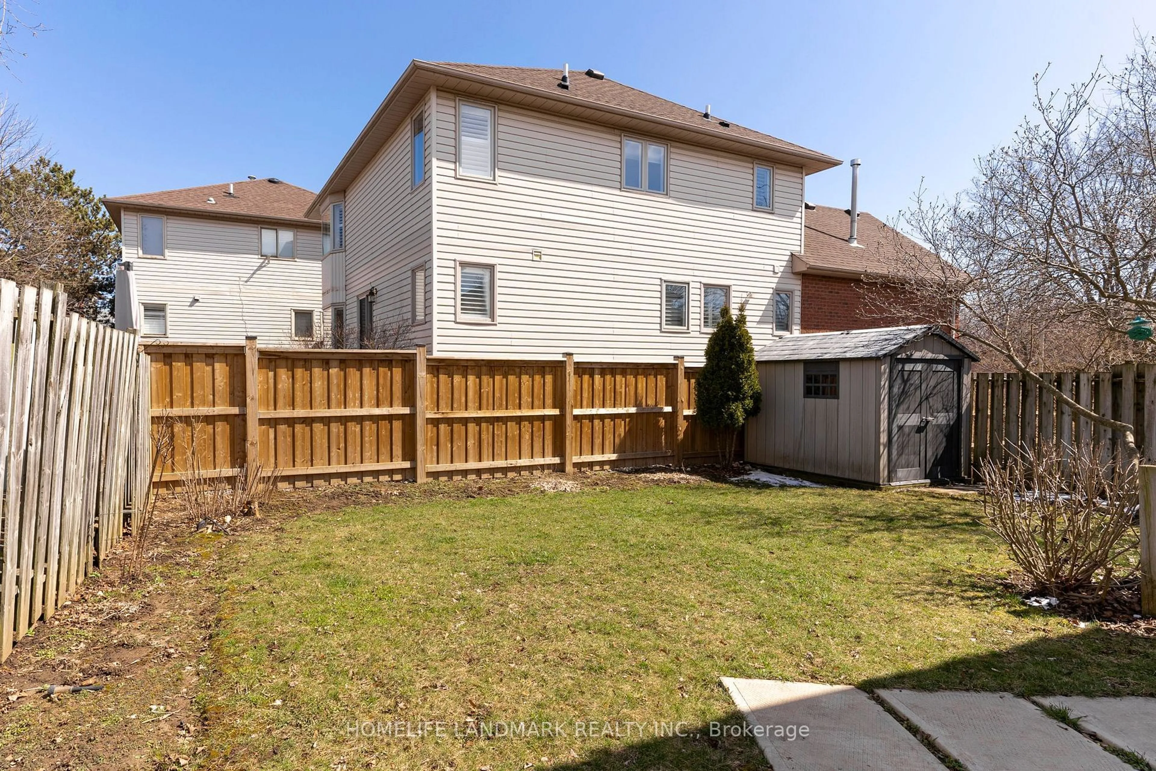 Patio, street for 164 Brian Blvd, Hamilton Ontario L8B 0C9