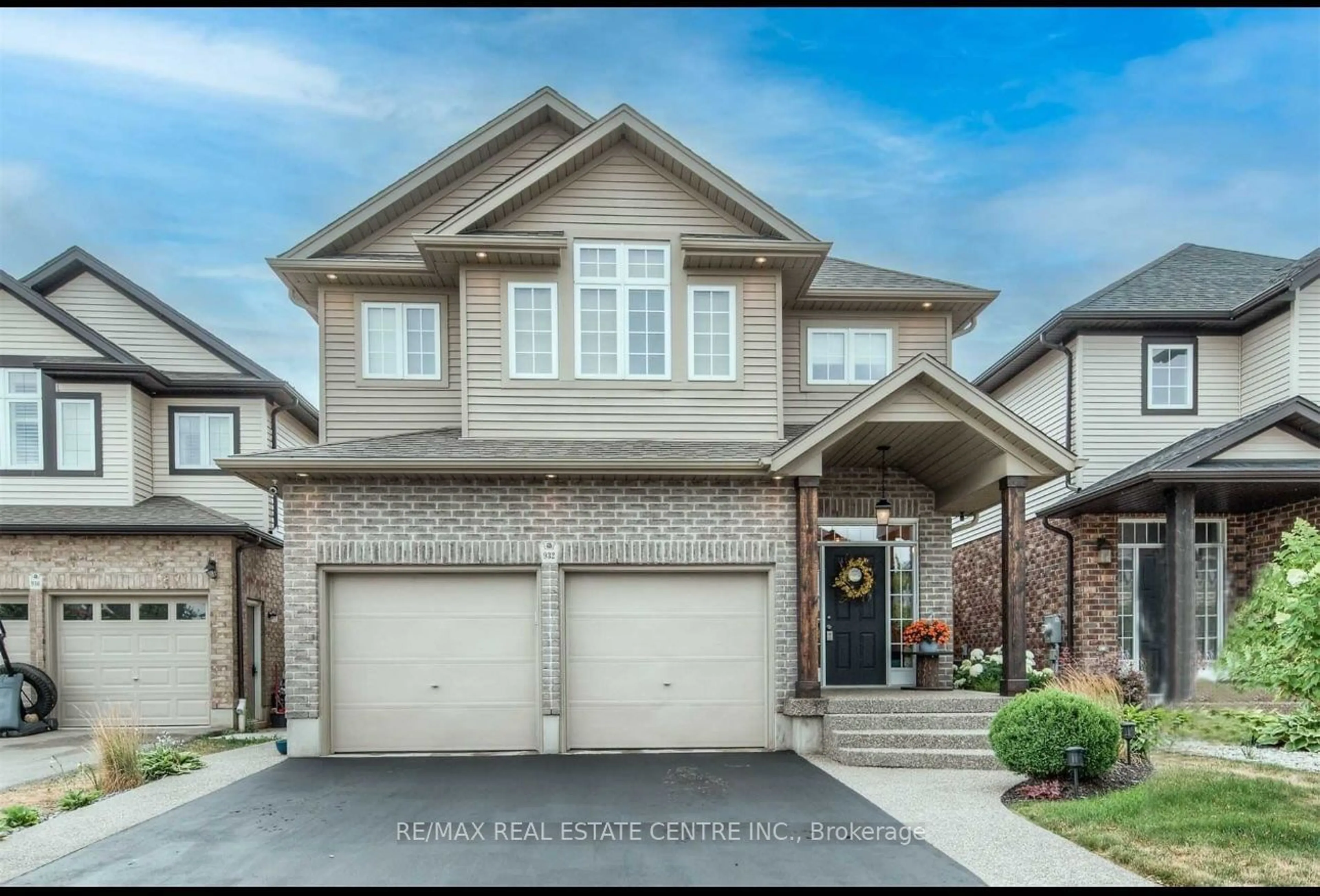 Home with brick exterior material, street for 932 Eden Oak Crt, Kitchener Ontario N2A 0H4