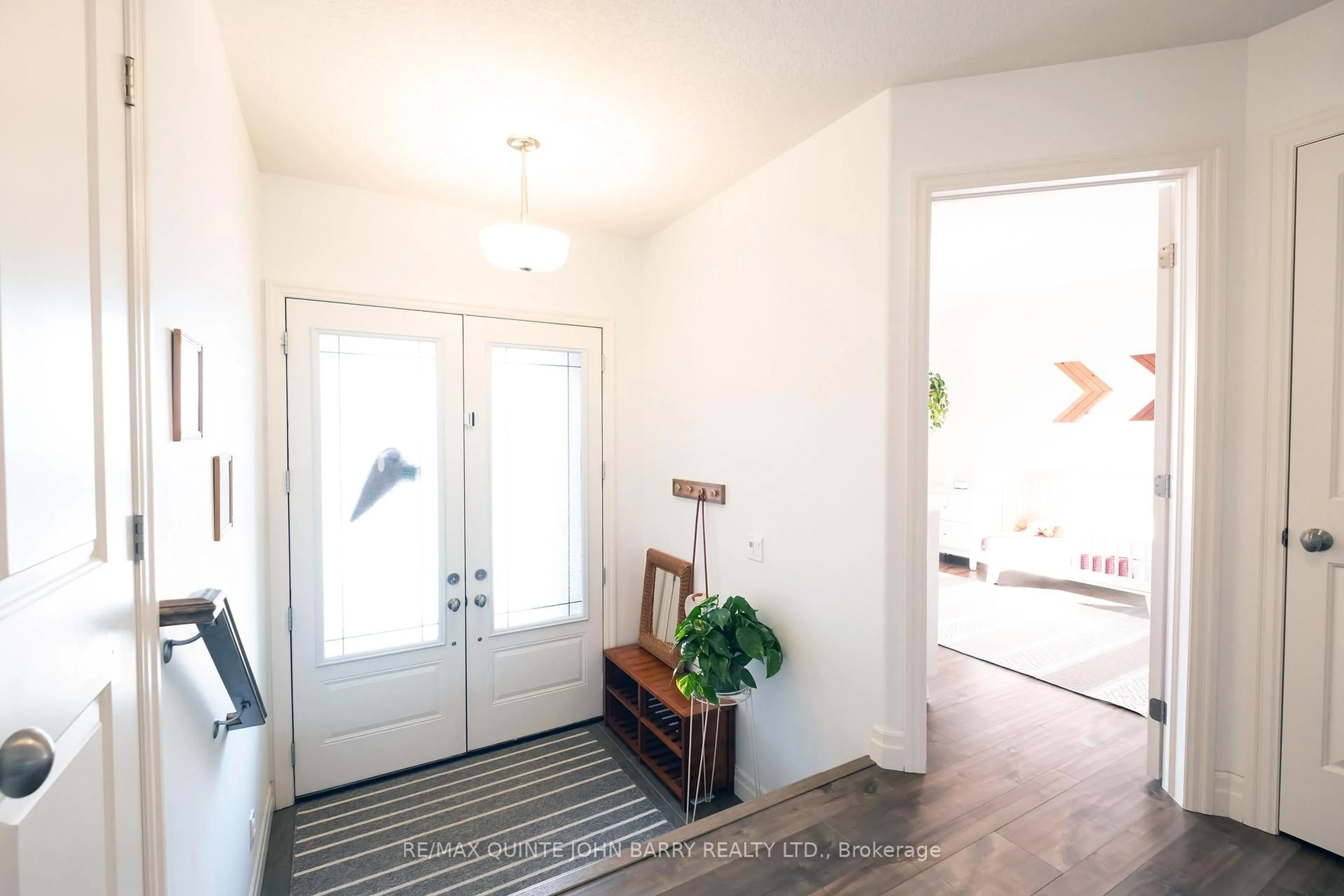 Indoor entryway for 58 McIntosh Cres, Quinte West Ontario K8V 0G1