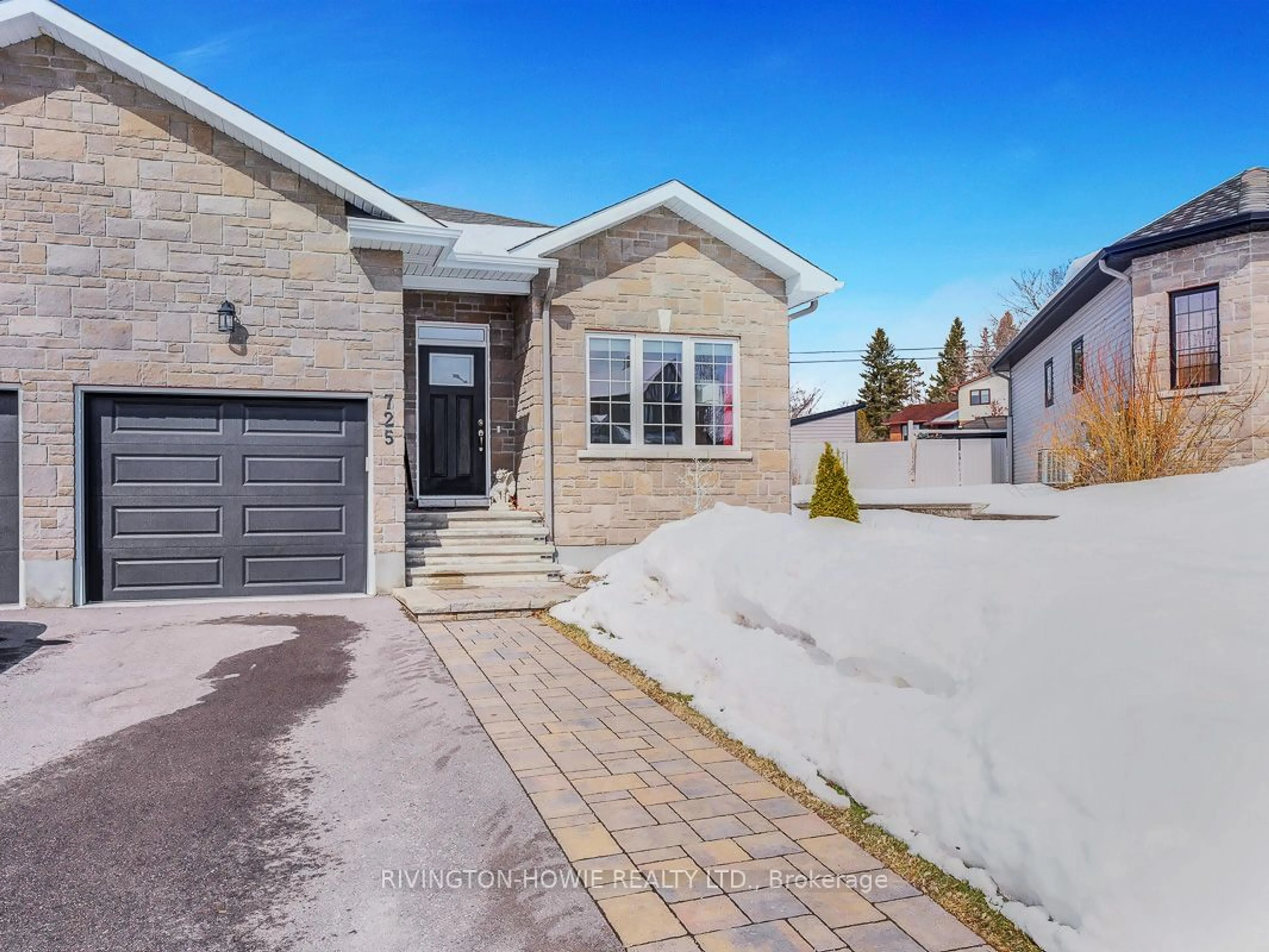 Home with brick exterior material, street for 725 Meadowridge Circ, Carp - Huntley Ward Ontario K0A 1L0