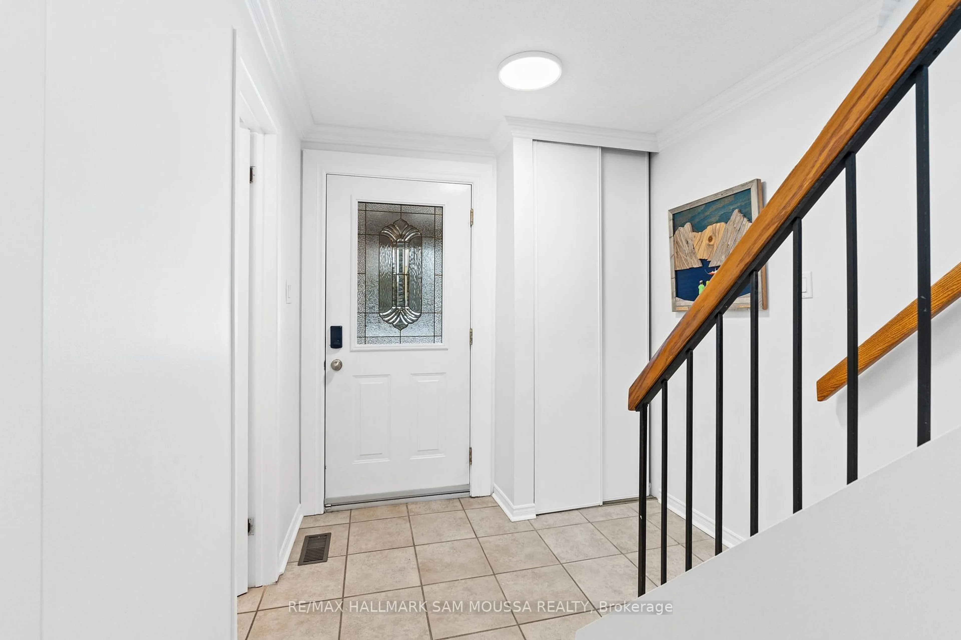 Indoor entryway for 56 Coolspring Cres, Cityview - Parkwoods Hills - Rideau Shore Ontario K2E 7M8