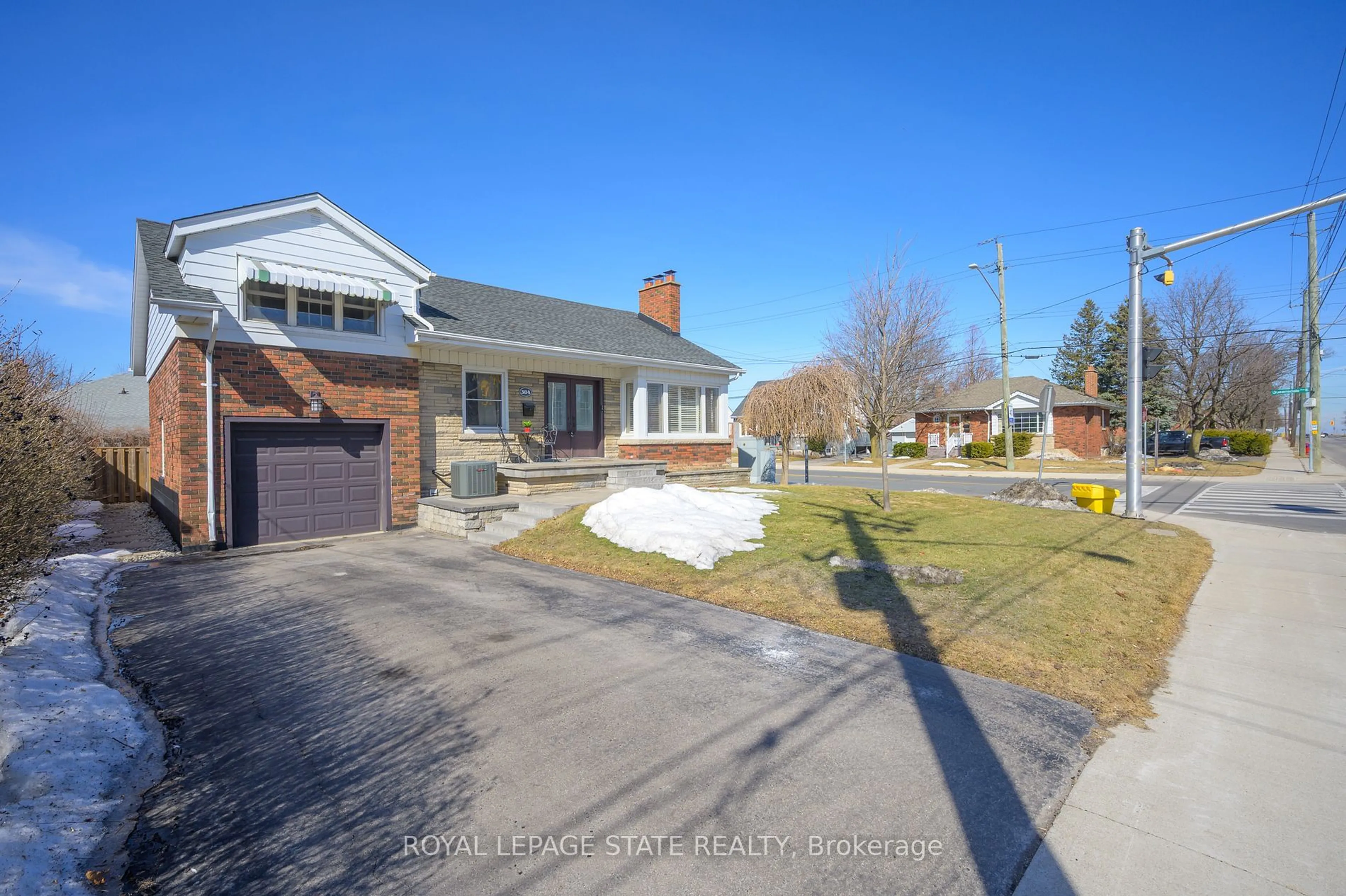 Home with brick exterior material, street for 384 Upper Ottawa St, Hamilton Ontario L8T 3T1