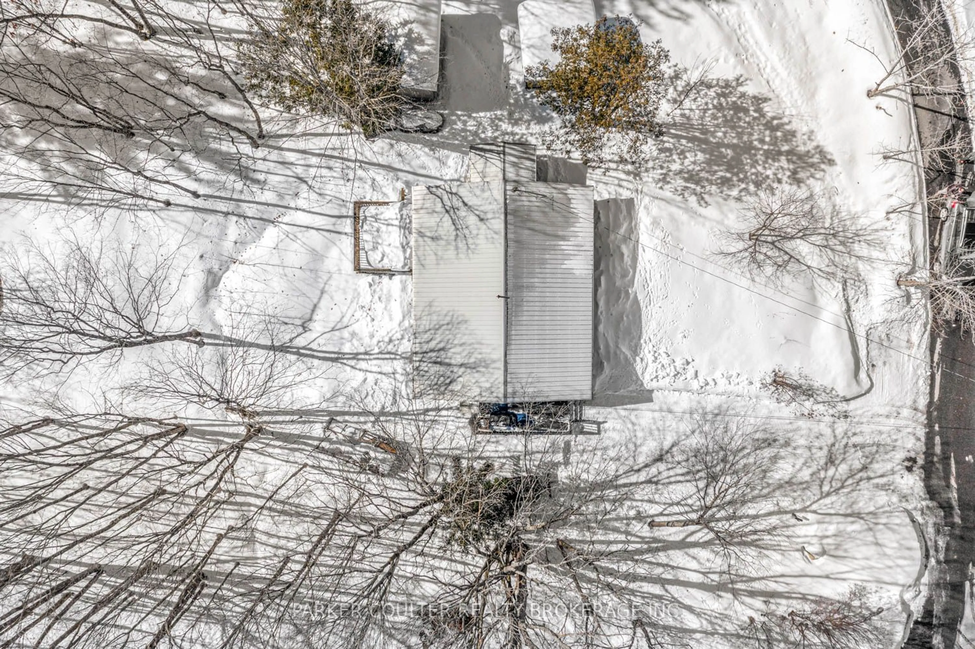 A pic from outside/outdoor area/front of a property/back of a property/a pic from drone, street for 10 Hanna Rd, Parry Sound Ontario P2A 1R2