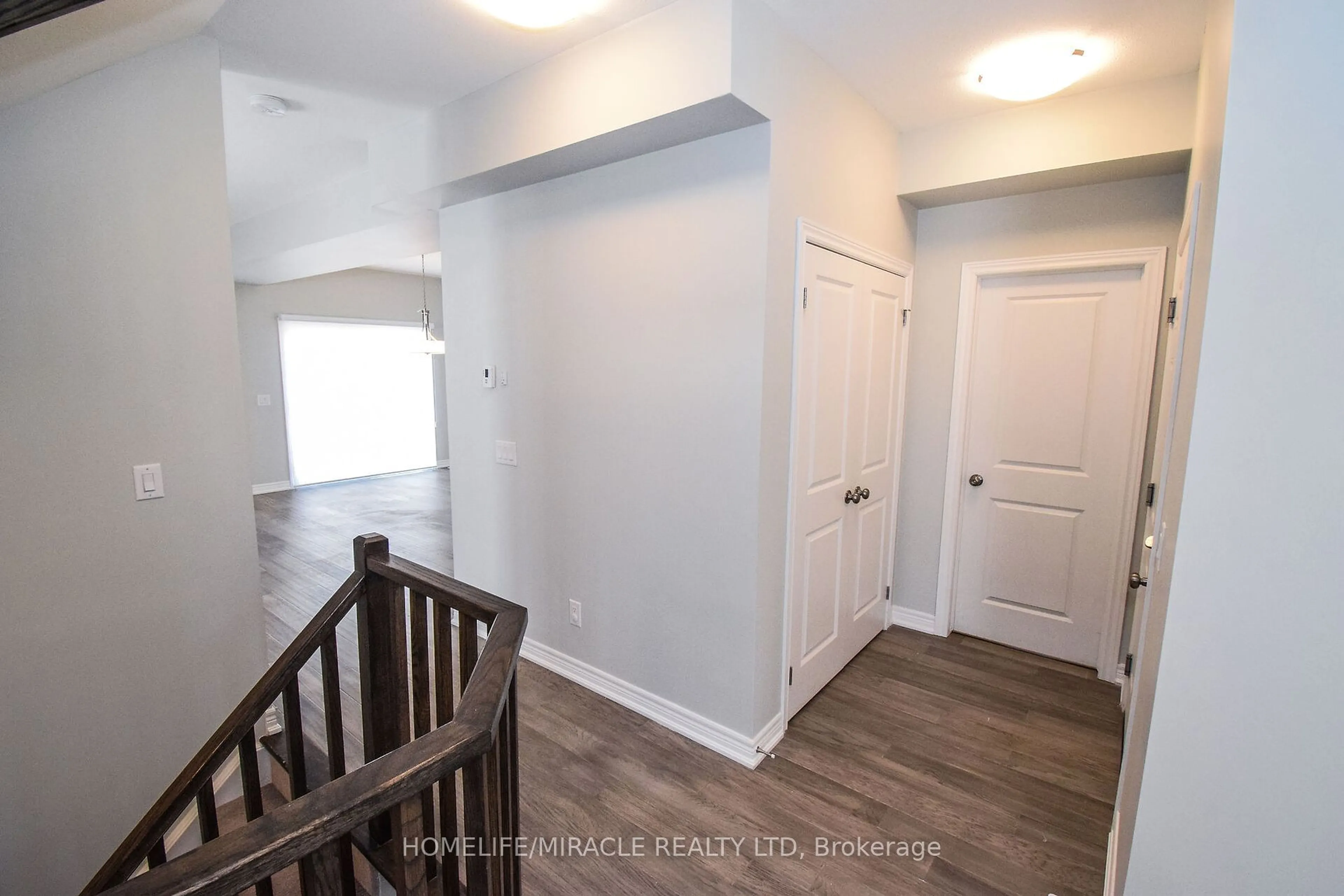 Indoor entryway for 25 Barker Pkwy, Thorold Ontario L2V 0H3