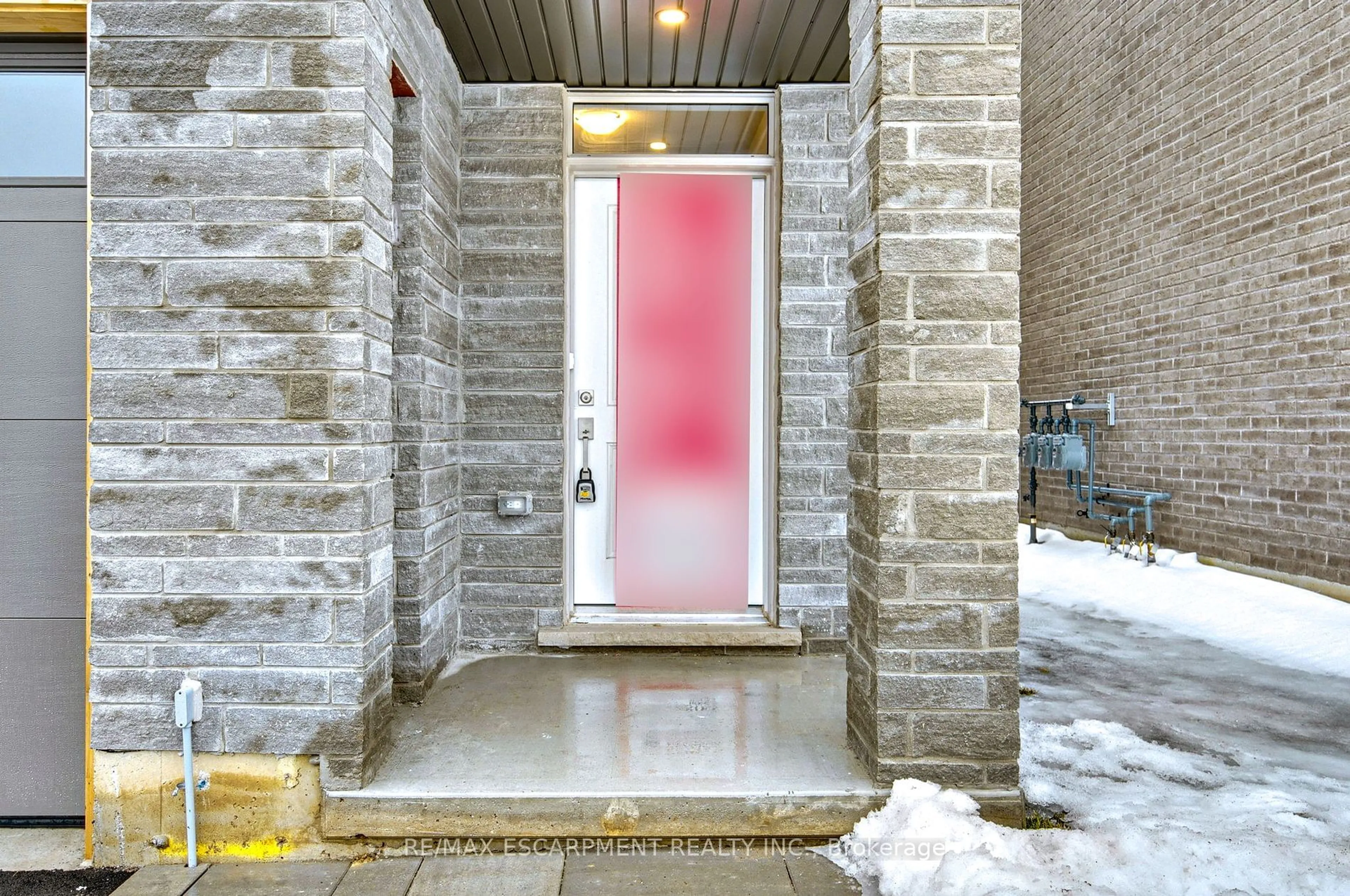 Indoor entryway for 14 Clear Valley Lane, Hamilton Ontario L0R 1W0