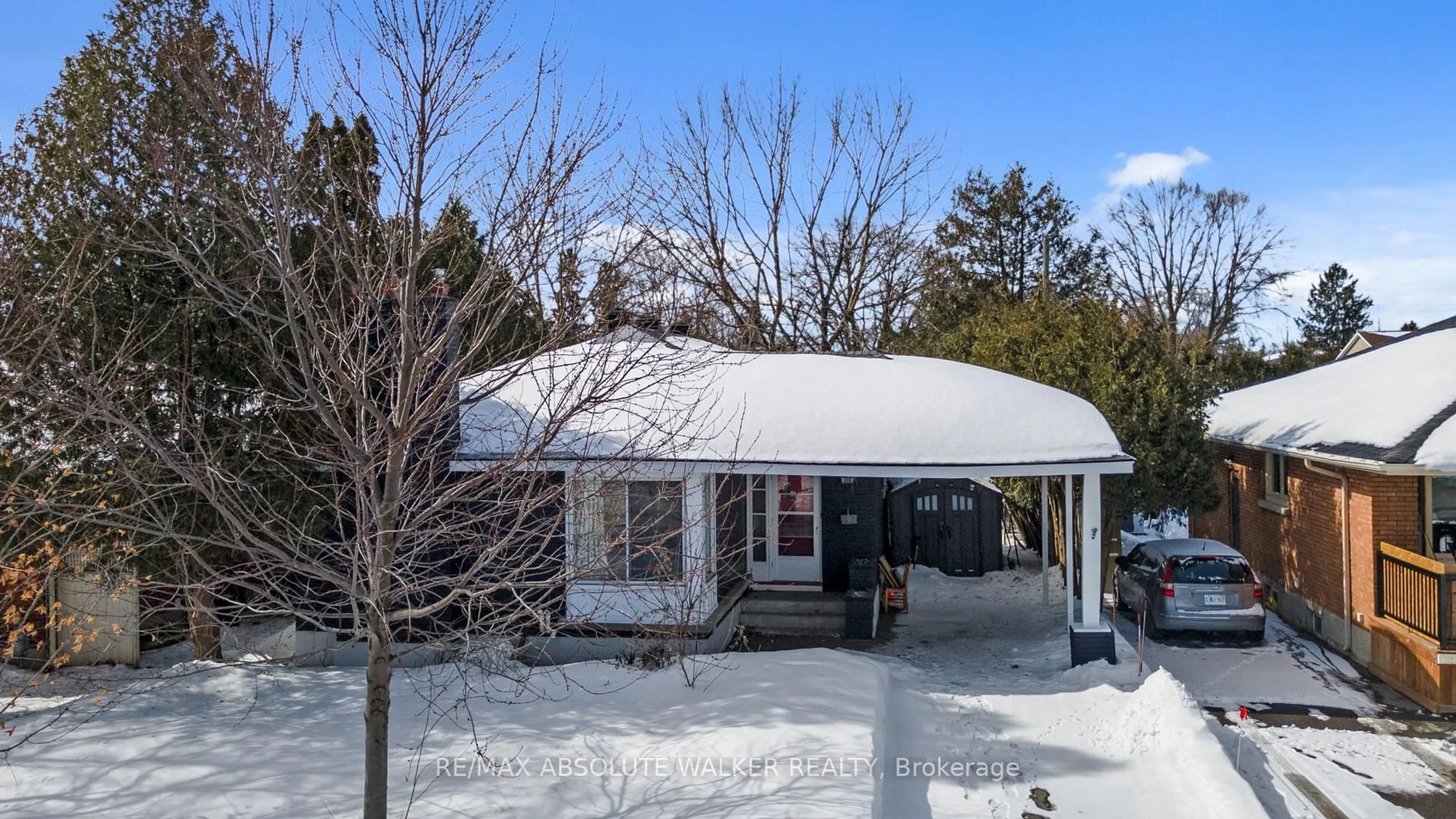 A pic from outside/outdoor area/front of a property/back of a property/a pic from drone, street for 668 Fraser Ave, Carlingwood - Westboro and Area Ontario K2A 2R8