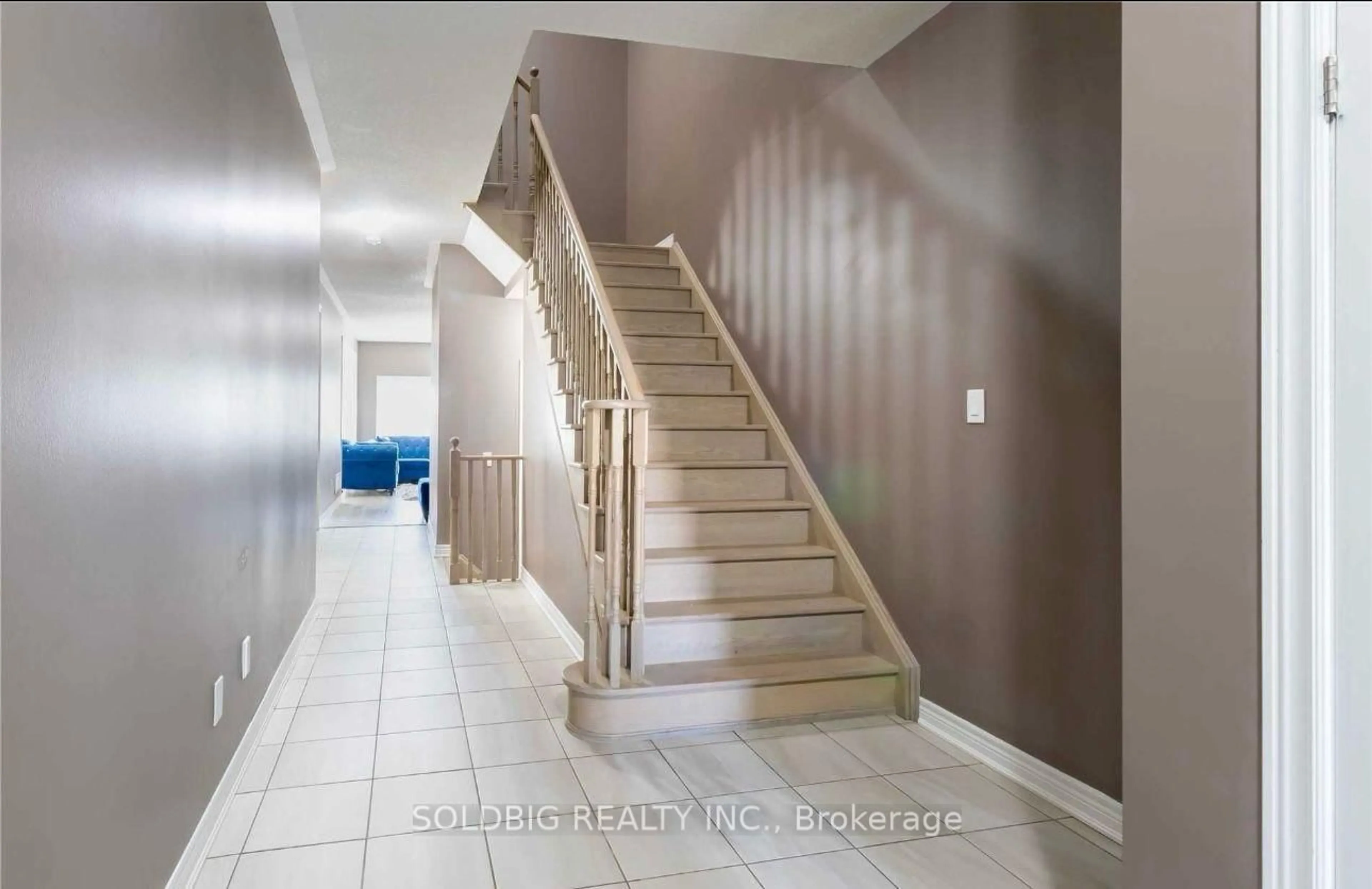 Stairs for 57 SPARKLE Dr, Thorold Ontario L2V 0K2