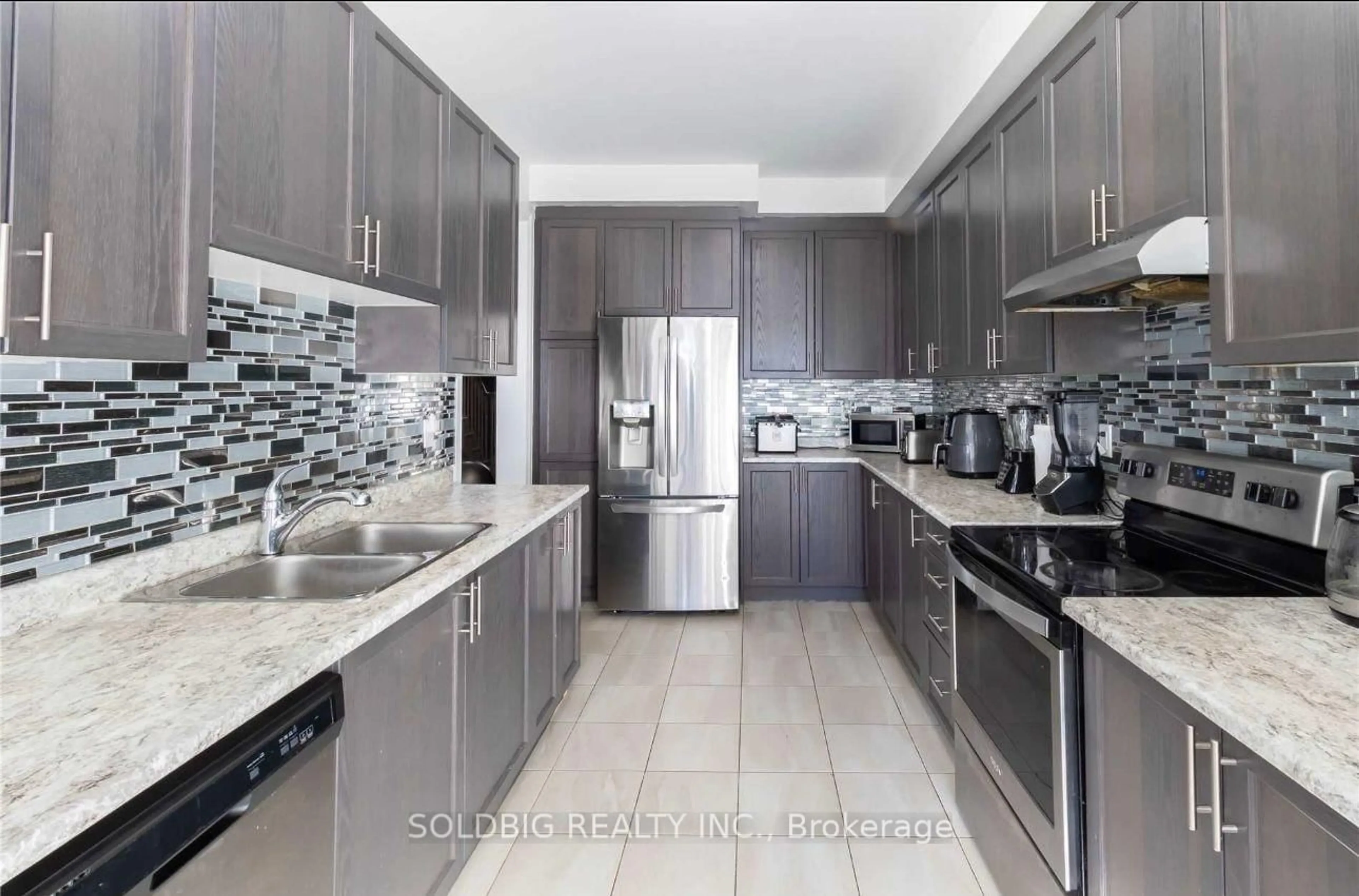 Contemporary kitchen, ceramic/tile floor for 57 SPARKLE Dr, Thorold Ontario L2V 0K2