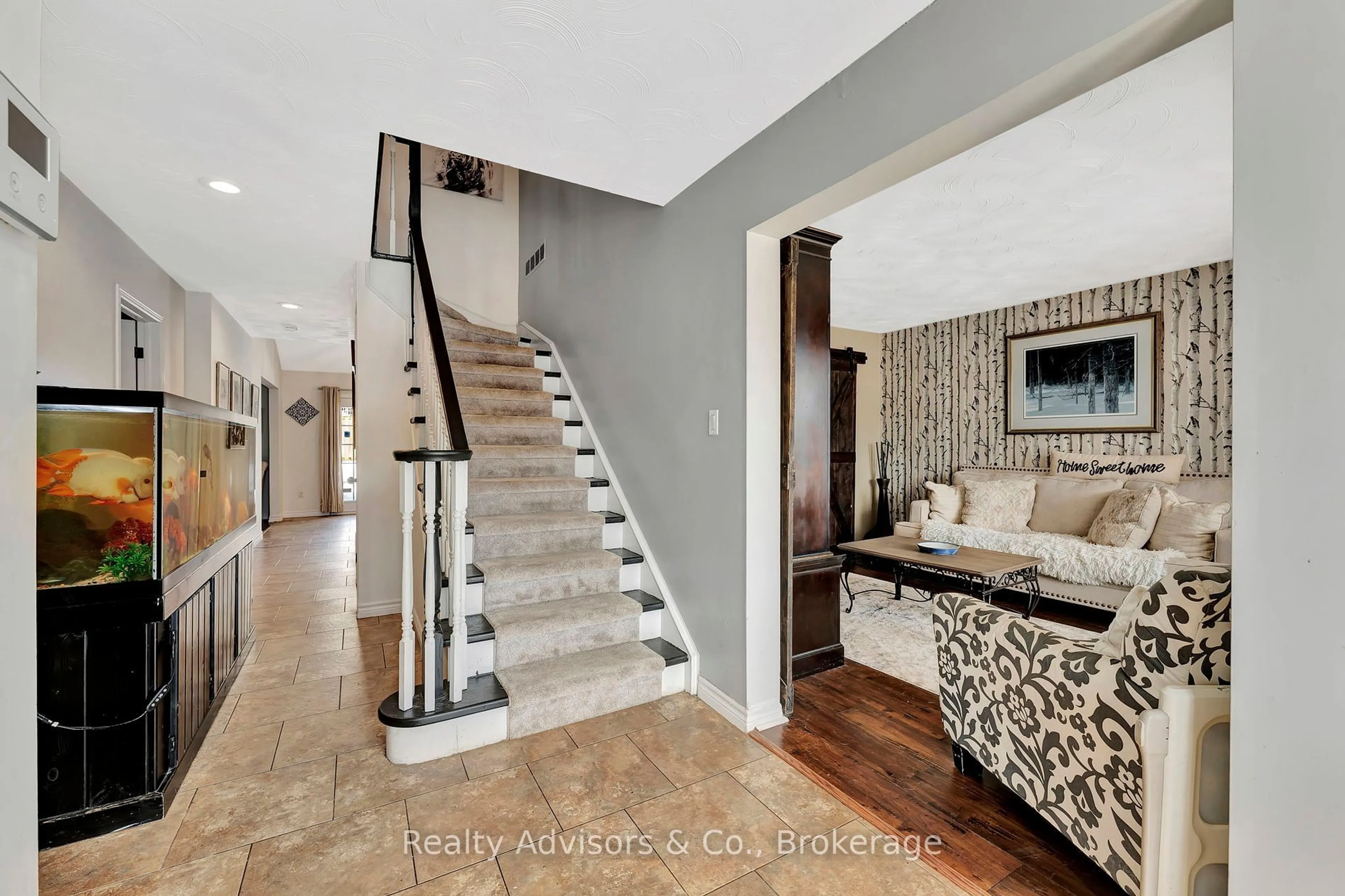 Indoor entryway for 52 Beckett Dr, Brantford Ontario N3T 6G2