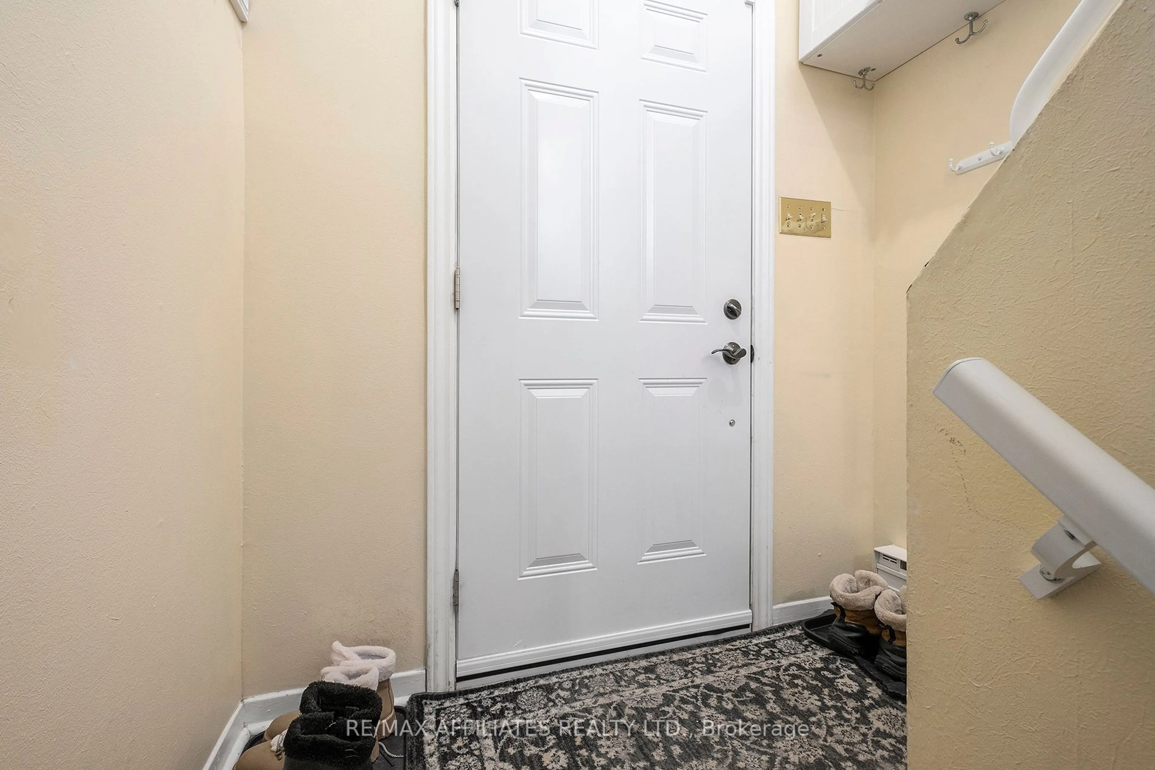 Indoor entryway for 26 Salmon Side Rd #107, Rideau Lakes Ontario K7A 4S5