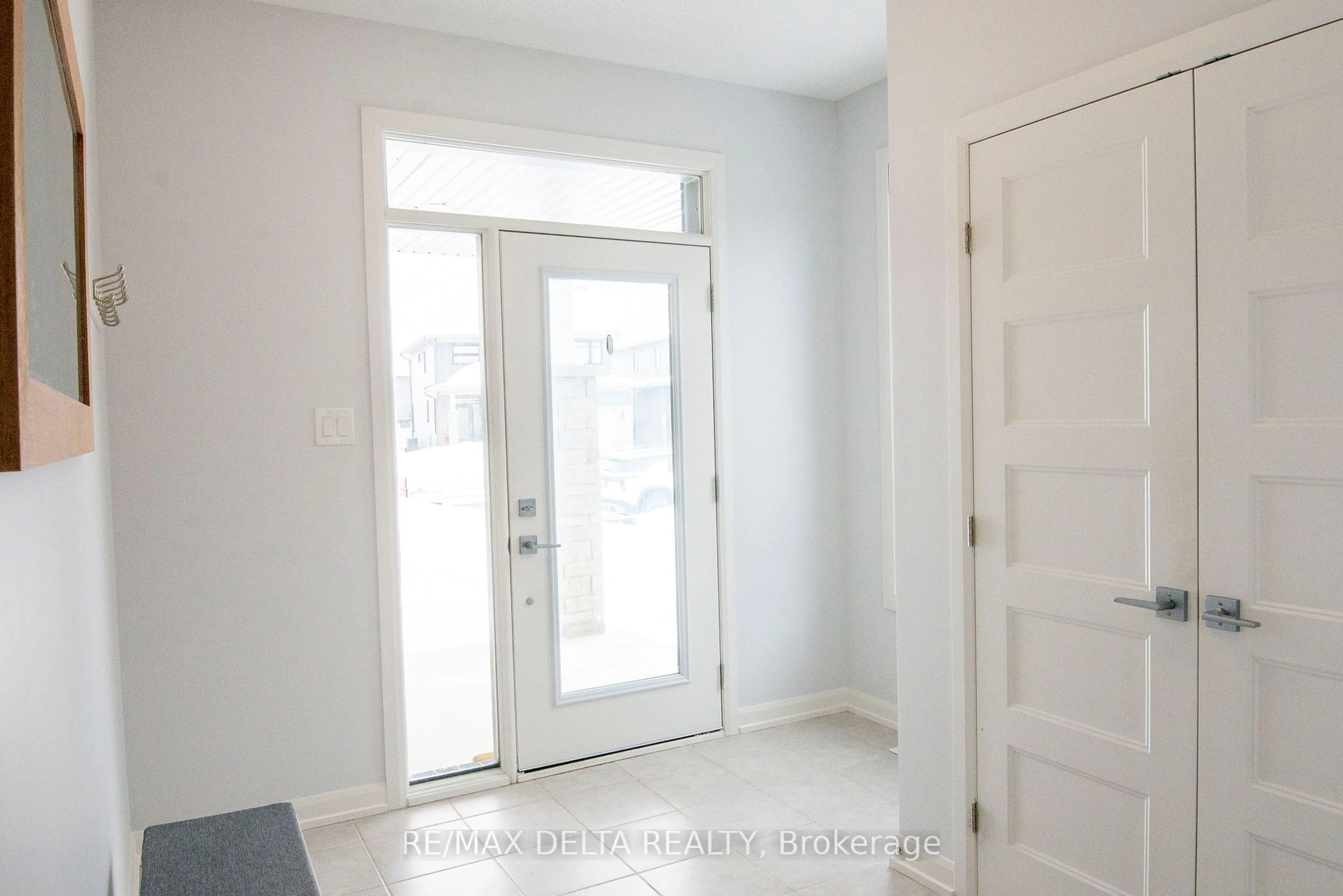 Indoor entryway for 361 Sterling Ave, Clarence-Rockland Ontario K4K 0L4