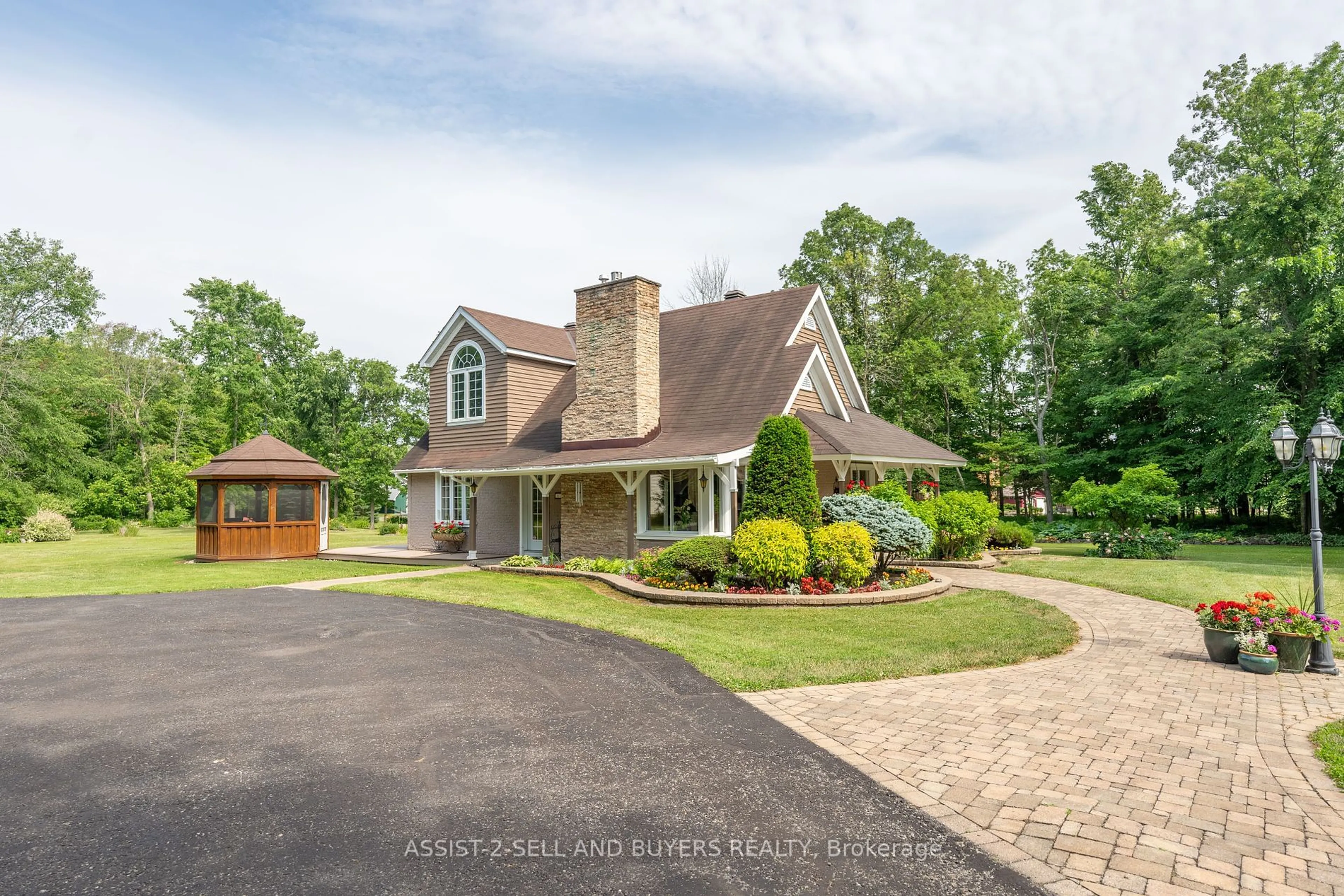 A pic from outside/outdoor area/front of a property/back of a property/a pic from drone, unknown for 5527 County Rd 27 Rd, South Glengarry Ontario K0C 2J0