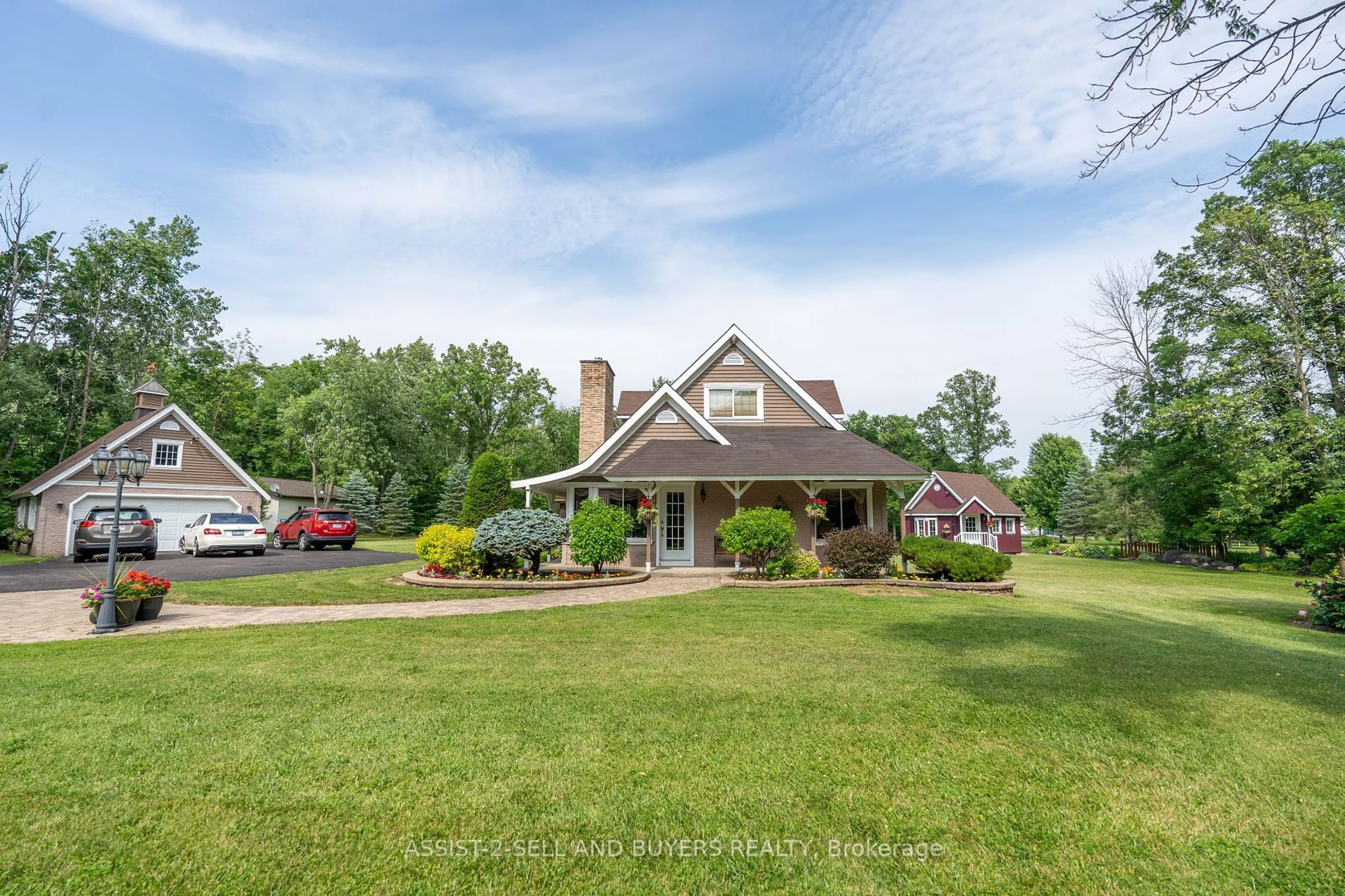 A pic from outside/outdoor area/front of a property/back of a property/a pic from drone, unknown for 5527 County Rd 27 Rd, South Glengarry Ontario K0C 2J0